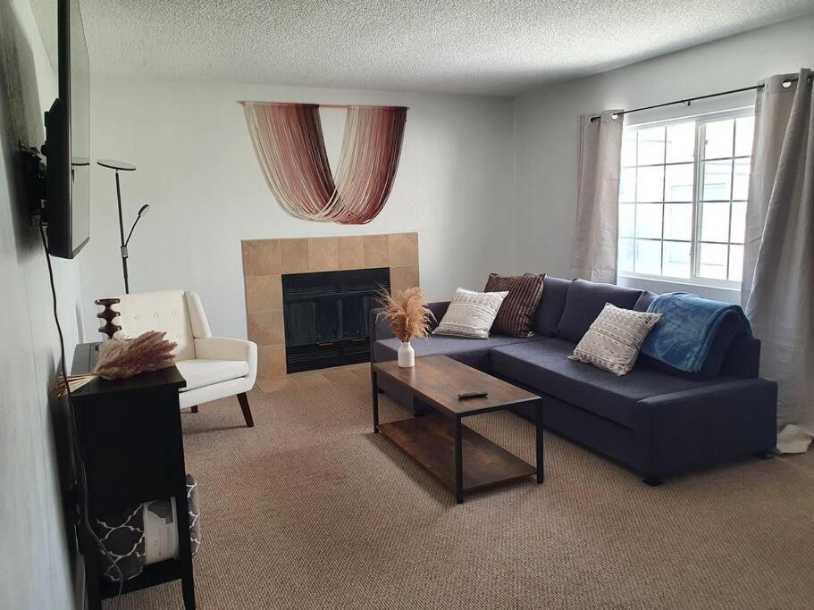 Huge 4BR 3BA Pet Friendly Home in Fontana