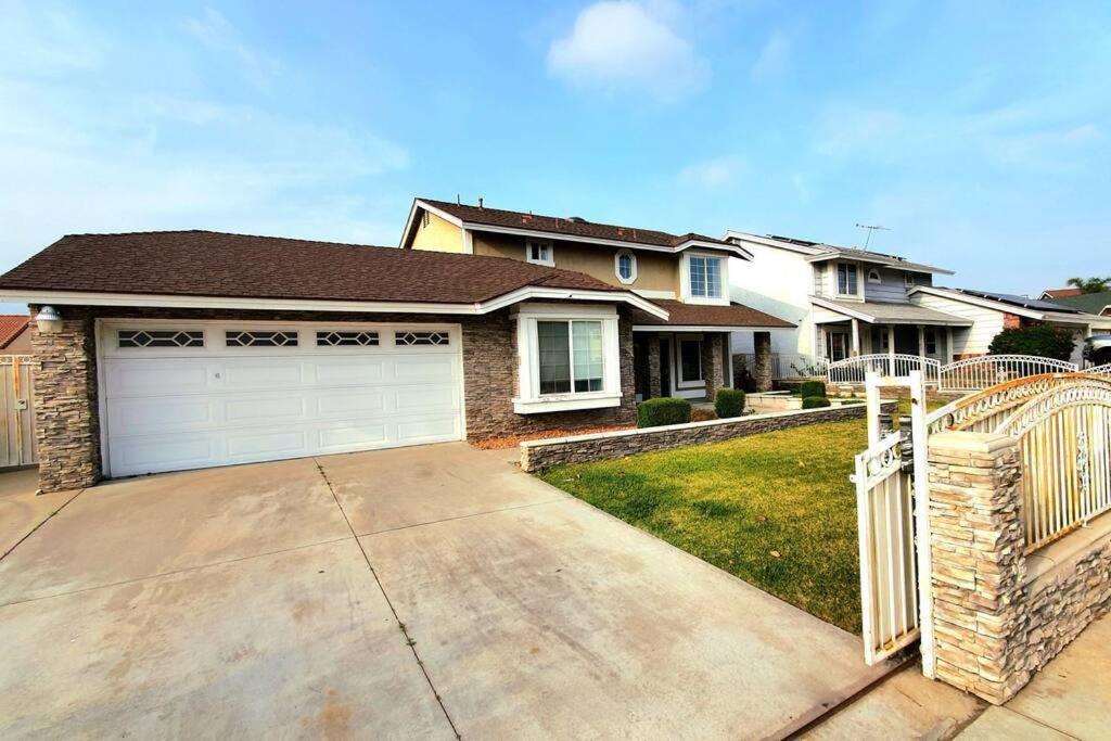 Huge 4BR 3BA Pet Friendly Home in Fontana