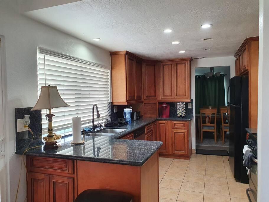 Huge 4BR 3BA Pet Friendly Home in Fontana