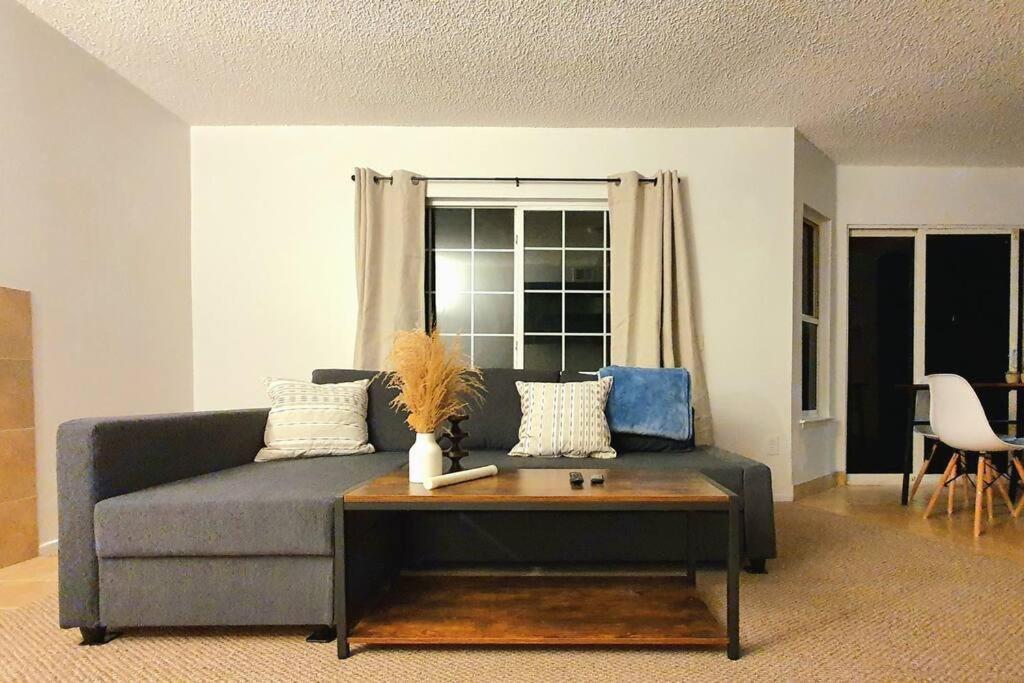 Huge 4BR 3BA Pet Friendly Home in Fontana