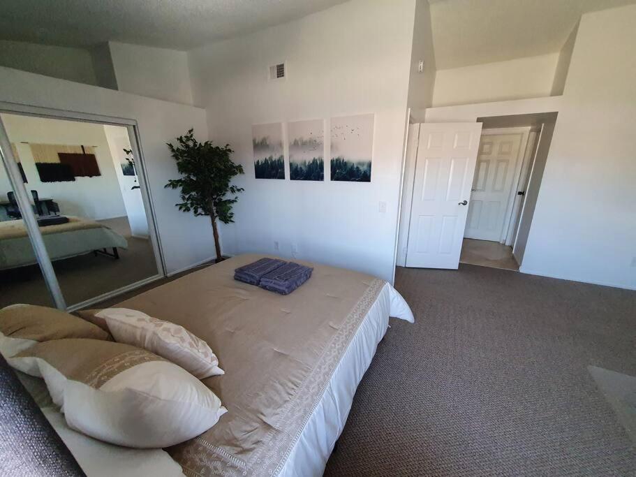 Huge 4BR 3BA Pet Friendly Home in Fontana
