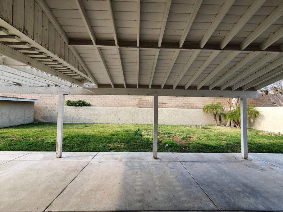 Huge 4BR 3BA Pet Friendly Home in Fontana