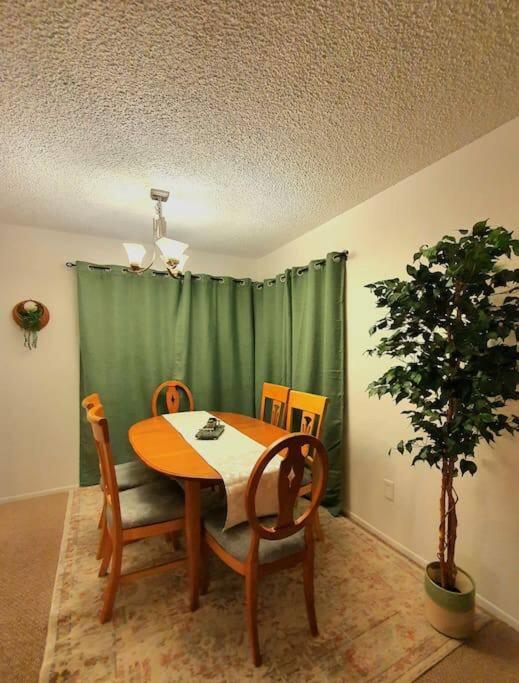Huge 4BR 3BA Pet Friendly Home in Fontana