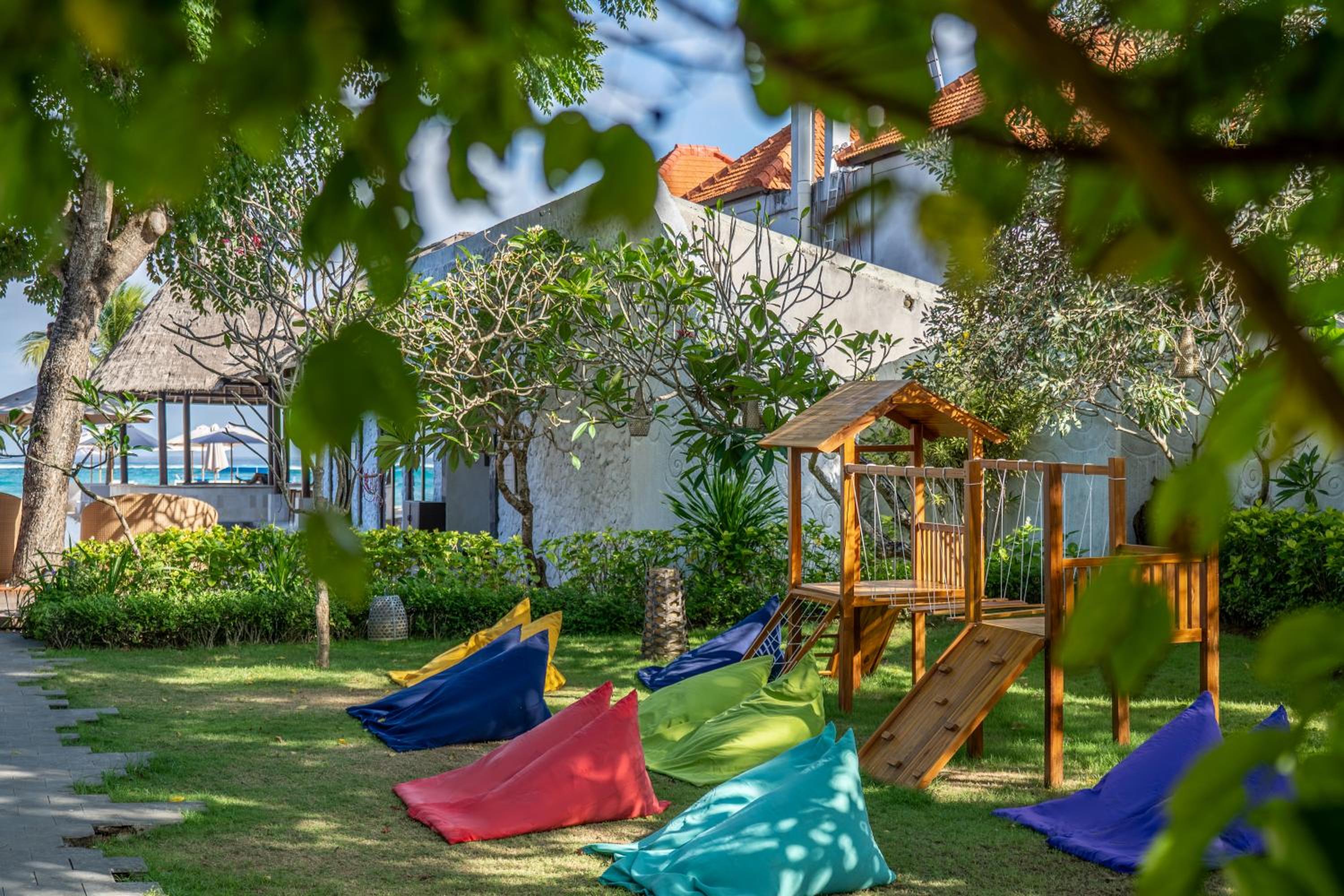 Lembongan Beach Club & Resort