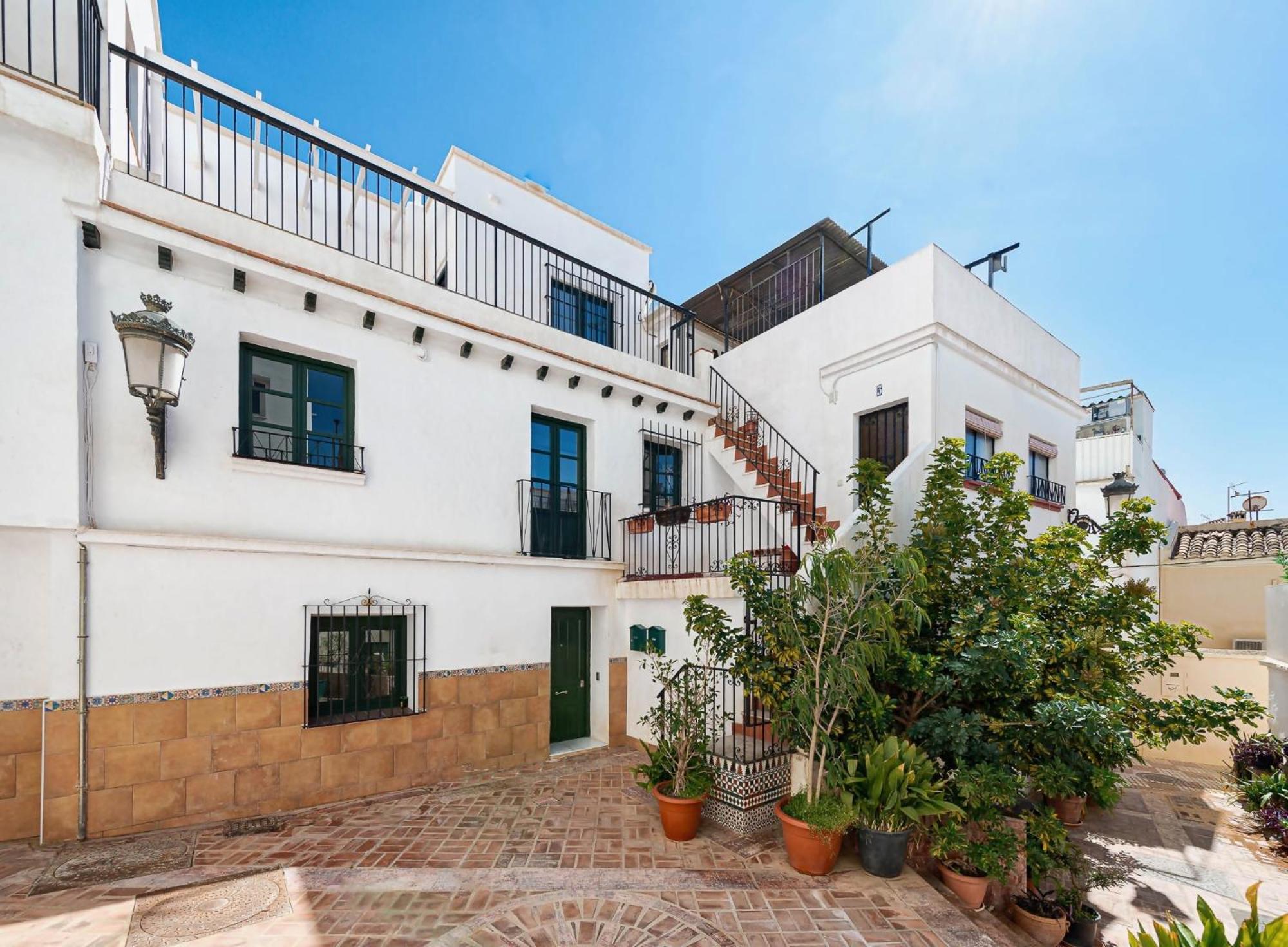 Lovely house in peaceful courtyard