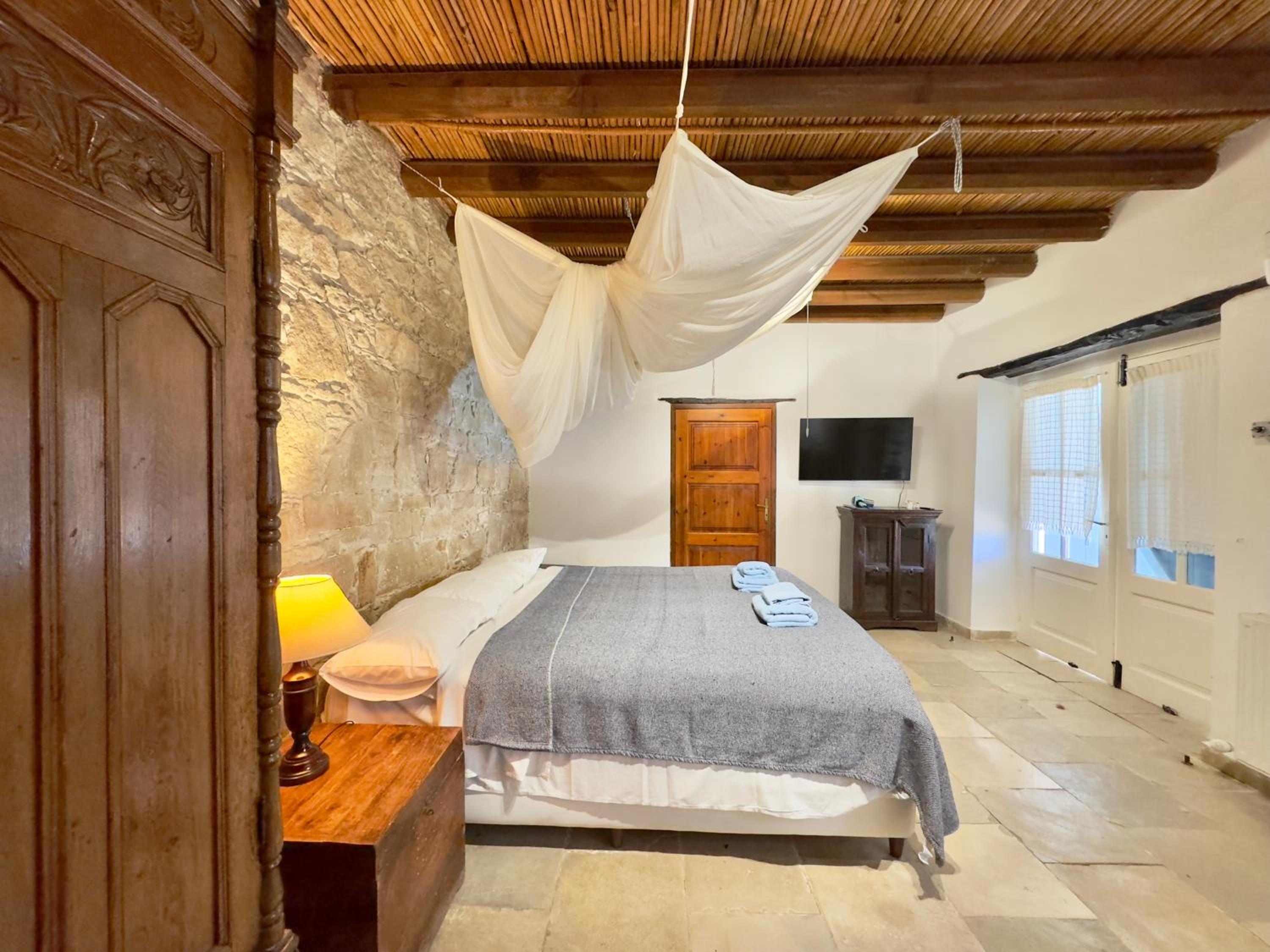 Cyprus Villages - Hotel & Restaurant - Central Location - Bed & Breakfast With Access To Pool And Stunning Views