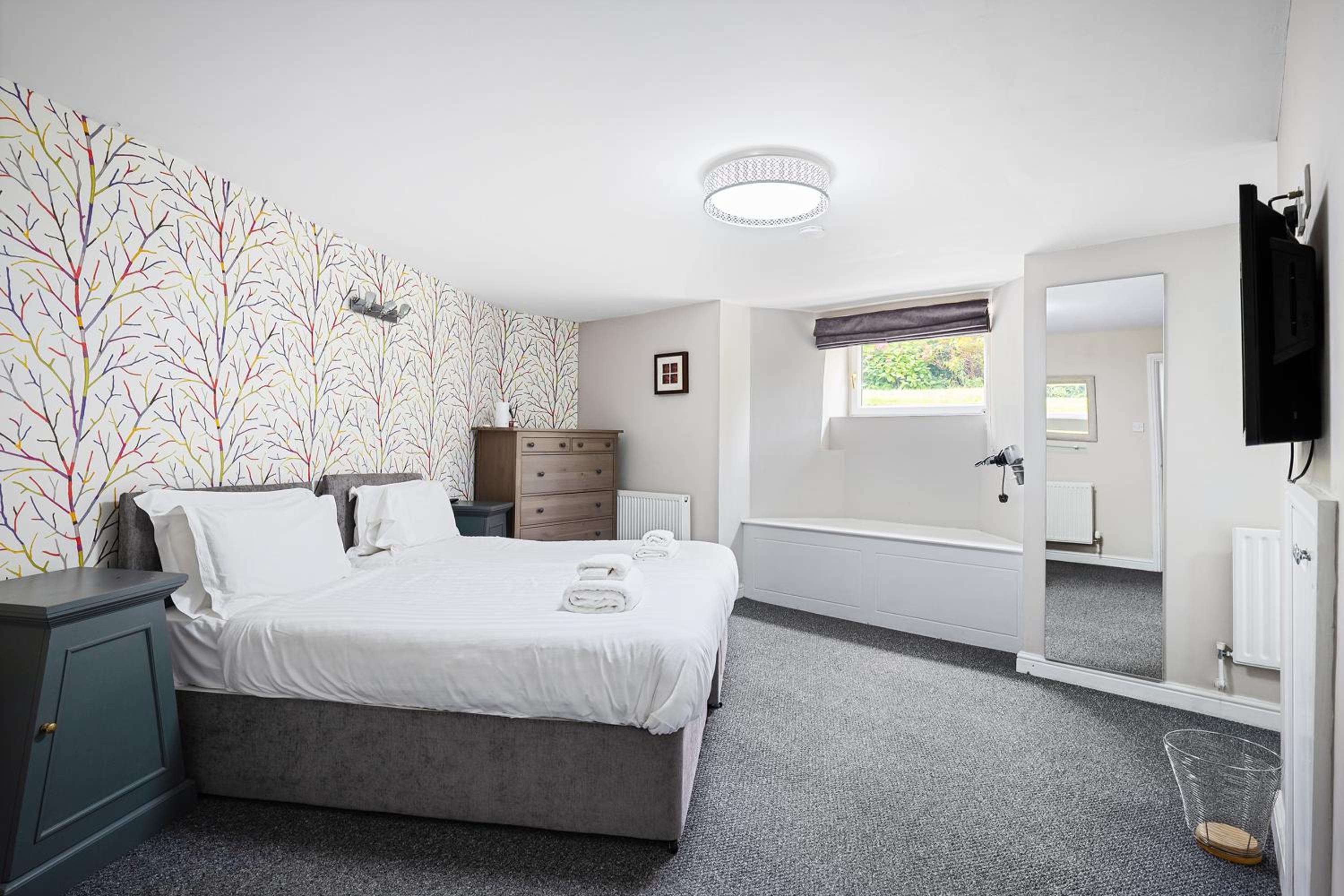 Strawberry One - 3 En-suite Bedrooms - Parking - Harrogate Holiday Apartments view 3