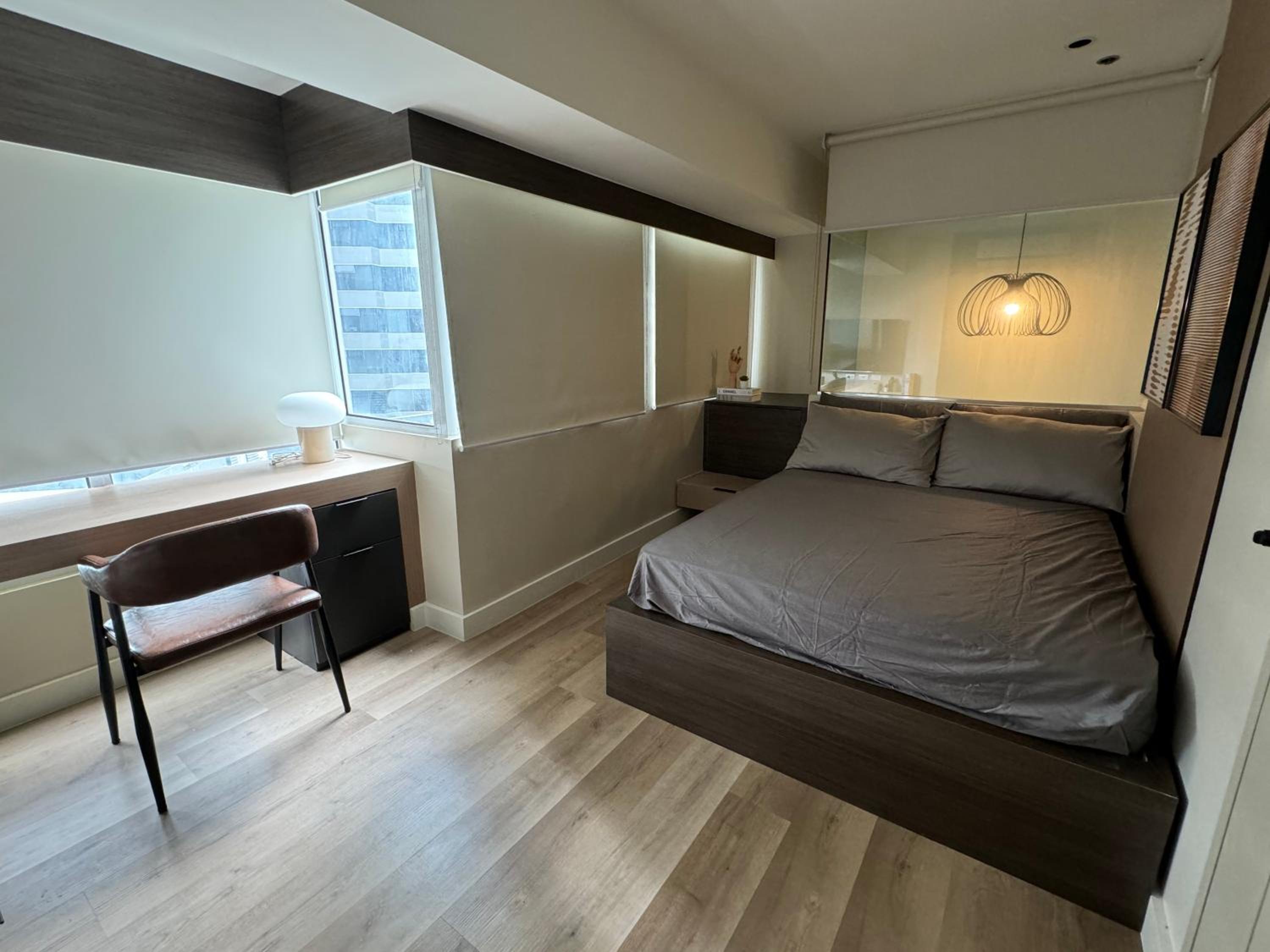 Dazzling fully furnished unit BGC w Pool view 5