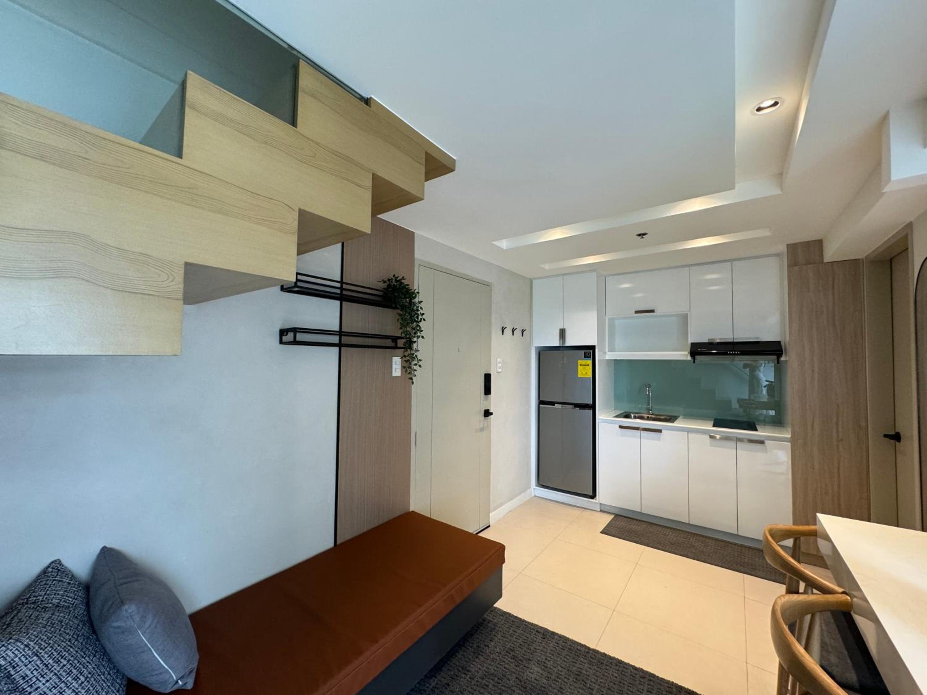 Dazzling fully furnished unit BGC w Pool view 2
