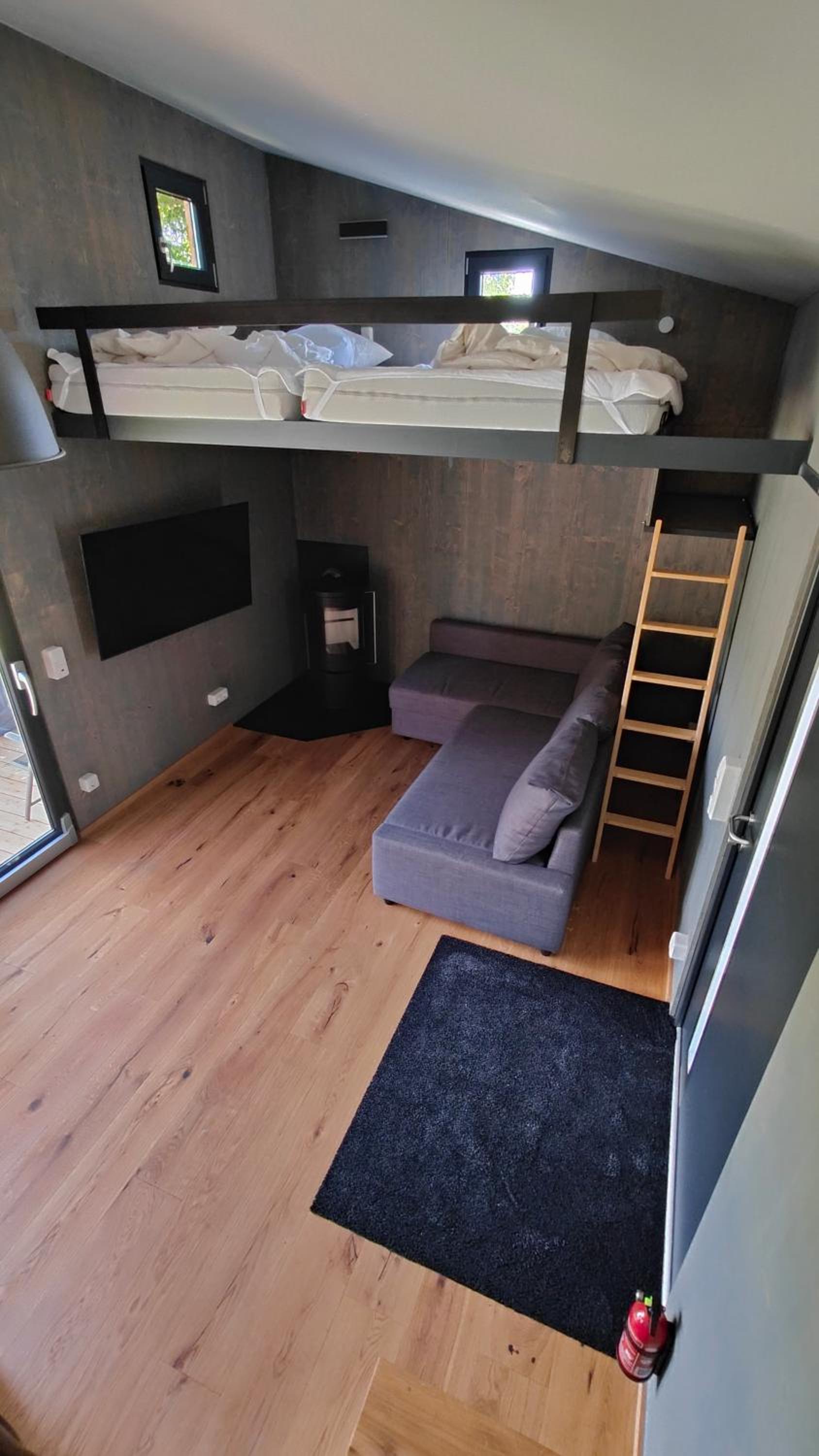 TinyHousebeiDresden mit Faßsauna unser größtes winziges Häuschen für bis zu 7 Personen, Kaminofen, große Terrasse - Nähe Sächsische Schweiz - Von Juni - Se