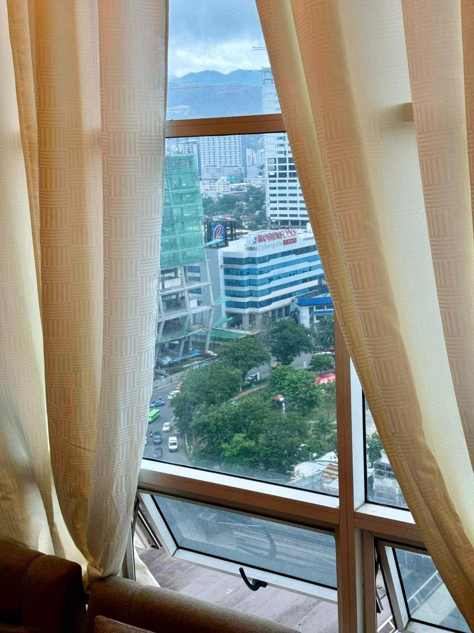 3-BR Unit in the Center of Cebu view 4