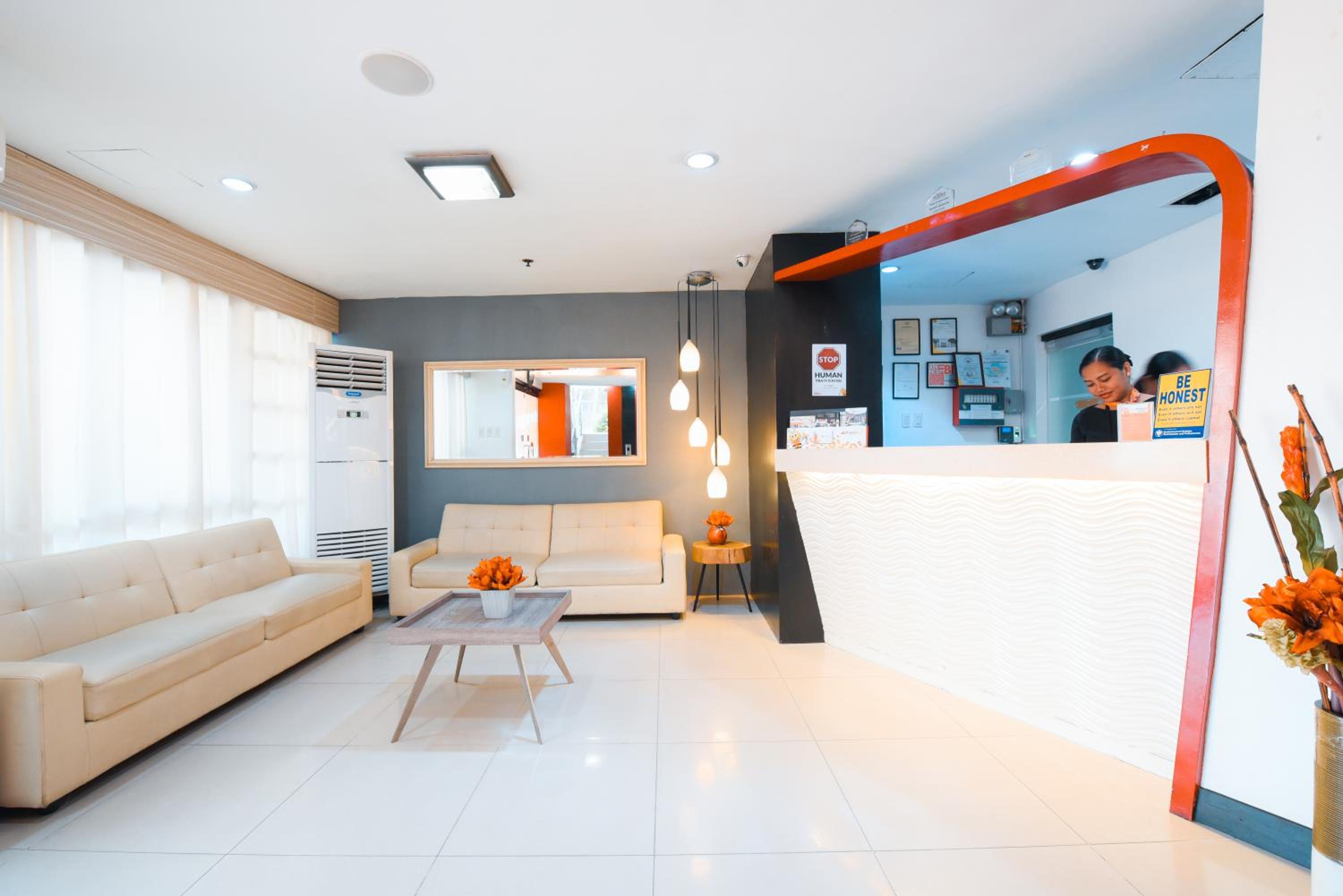 Hotel Travelbee Business Inn - Image 1