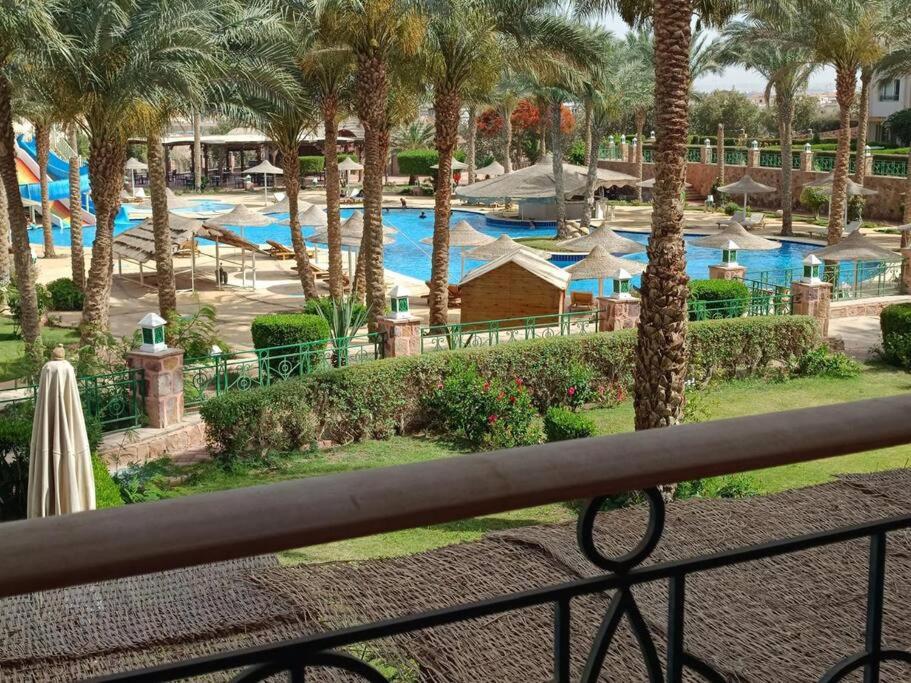 Sunset pearl studio Pool View