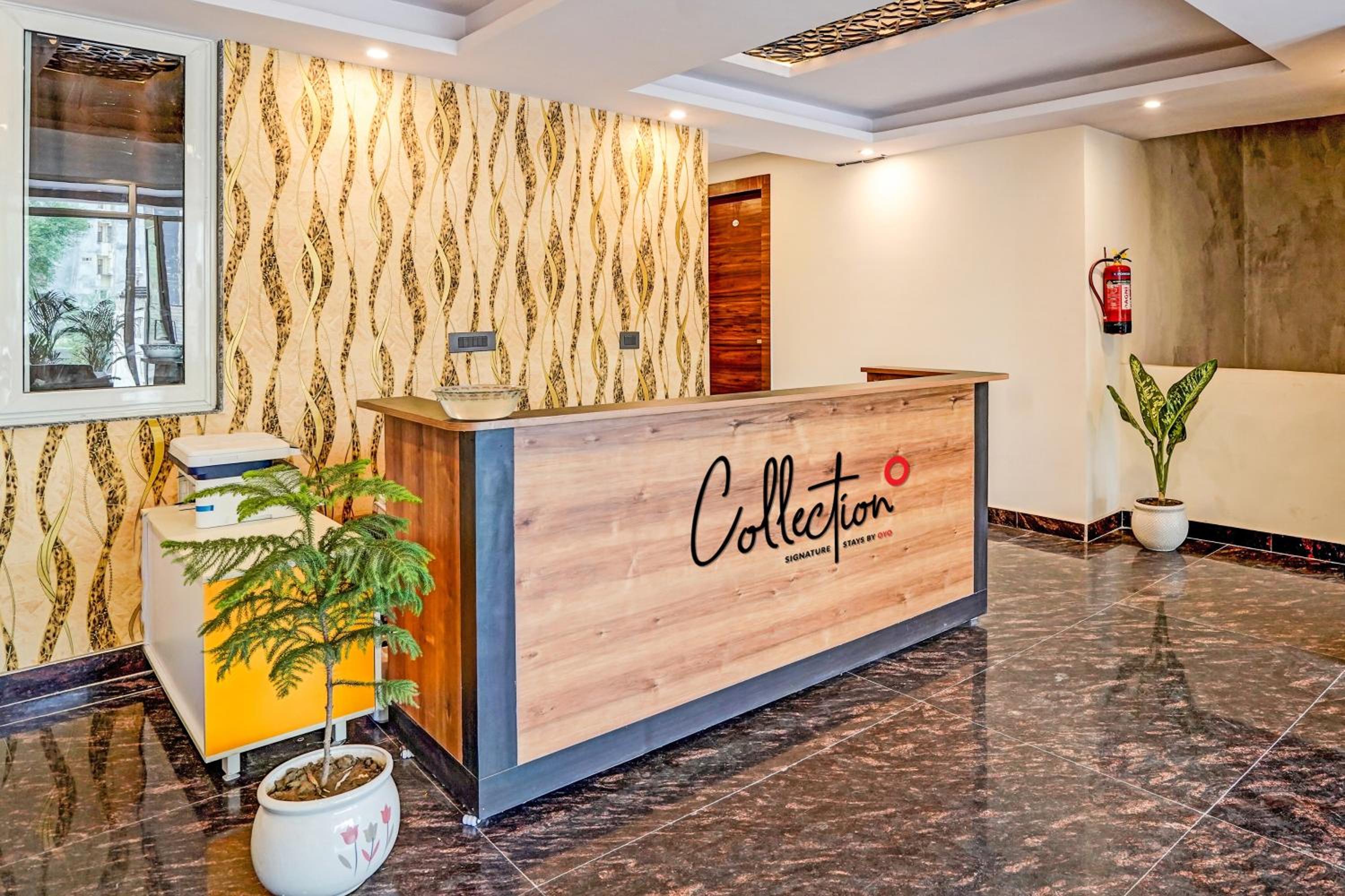 Lobby & Reception