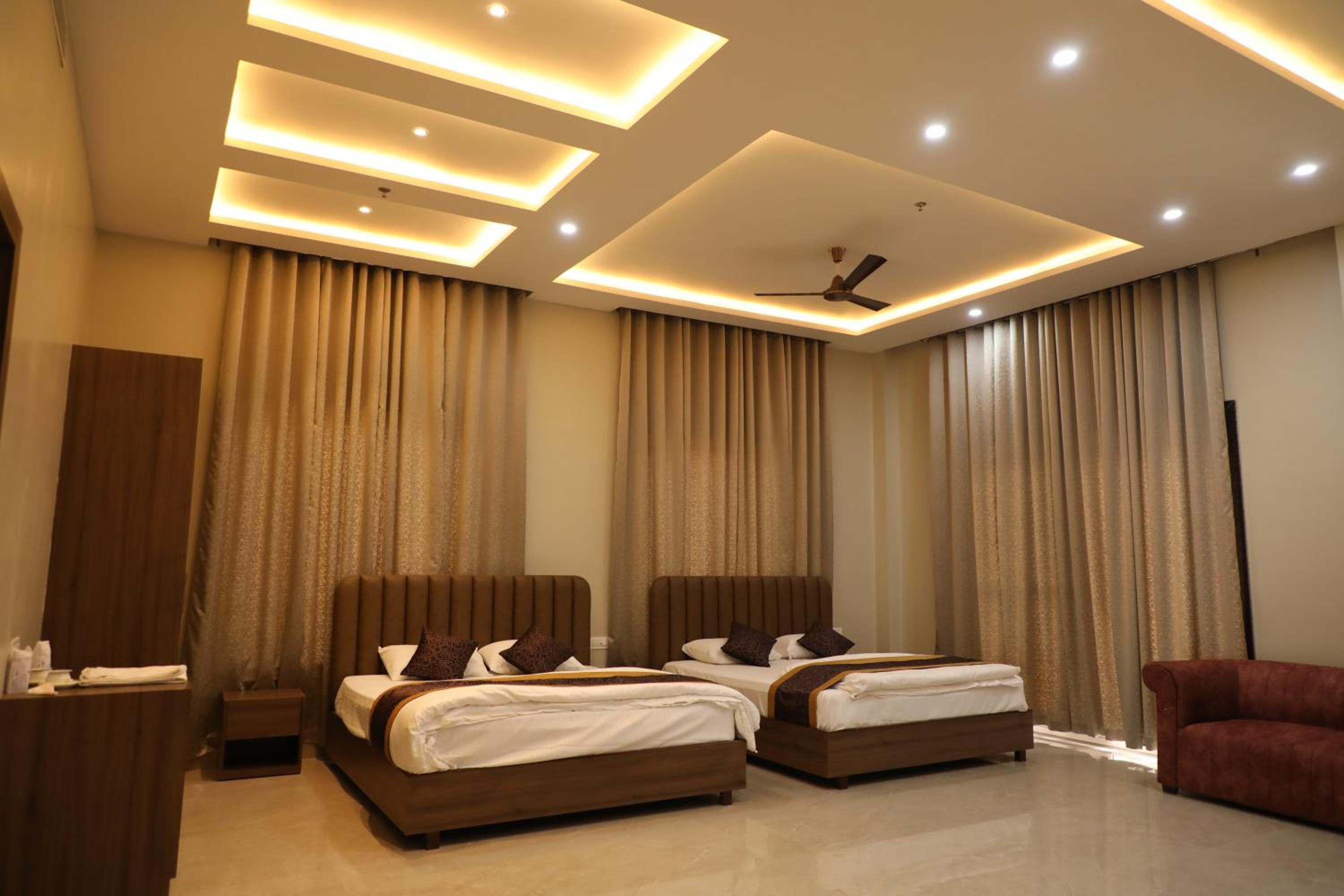 The DIAMOND HOTEL& BANQUET