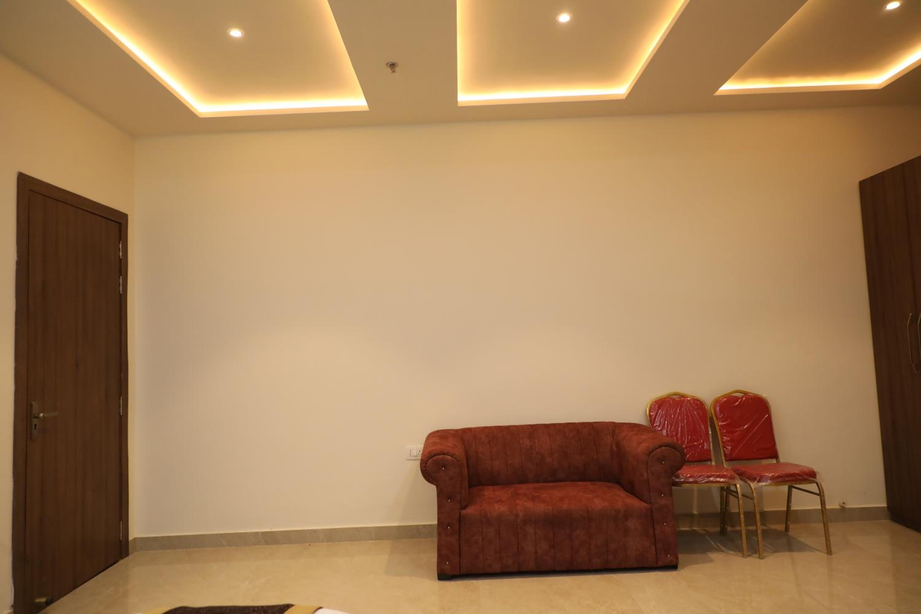 The DIAMOND HOTEL& BANQUET