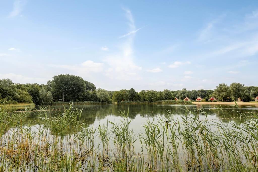 Vakantiehuis aan het water -incl laadpaal- view 3