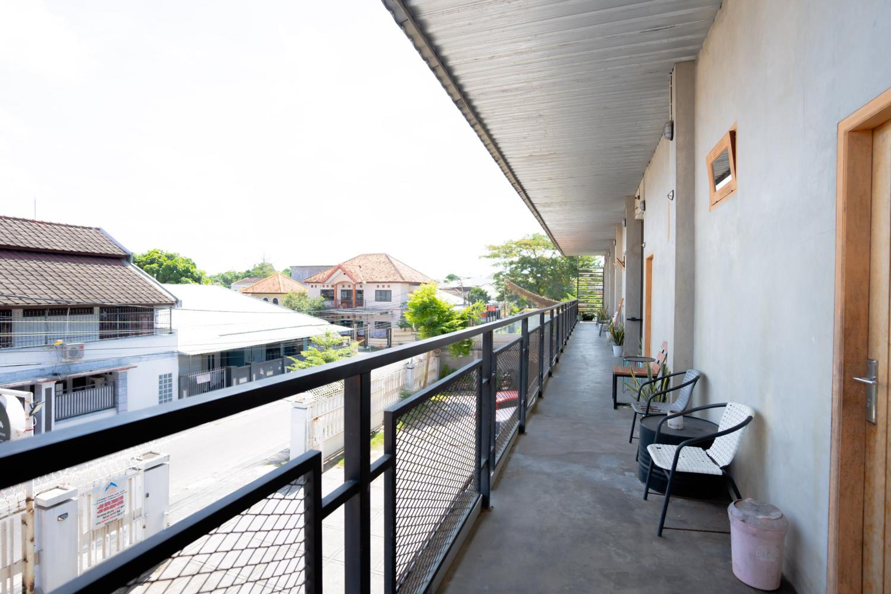 RedDoorz Syariah near Lombok Epicentrum Mall view 4