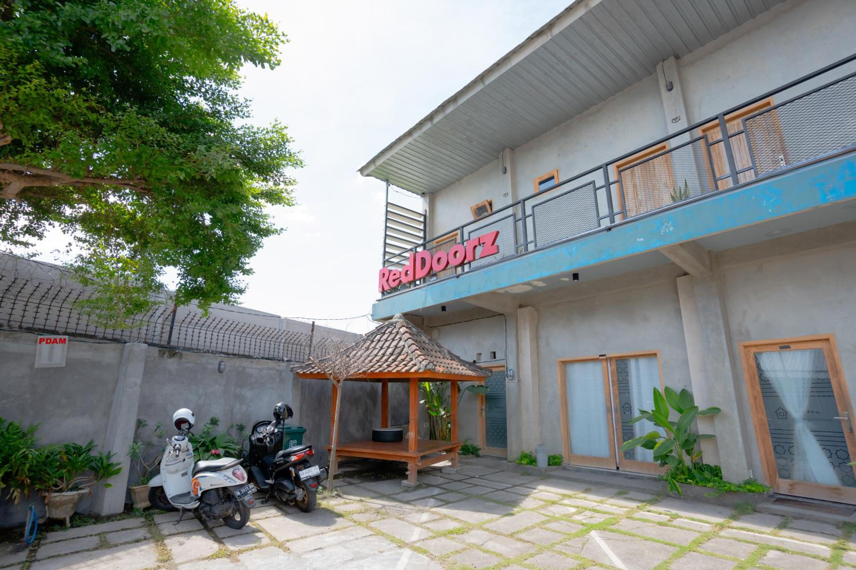 RedDoorz Syariah near Lombok Epicentrum Mall view 5