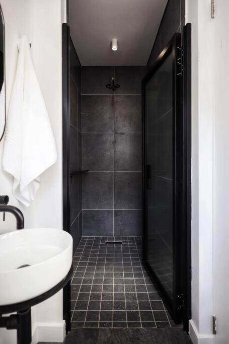 Architectural gem in Durban North - sleeps 6