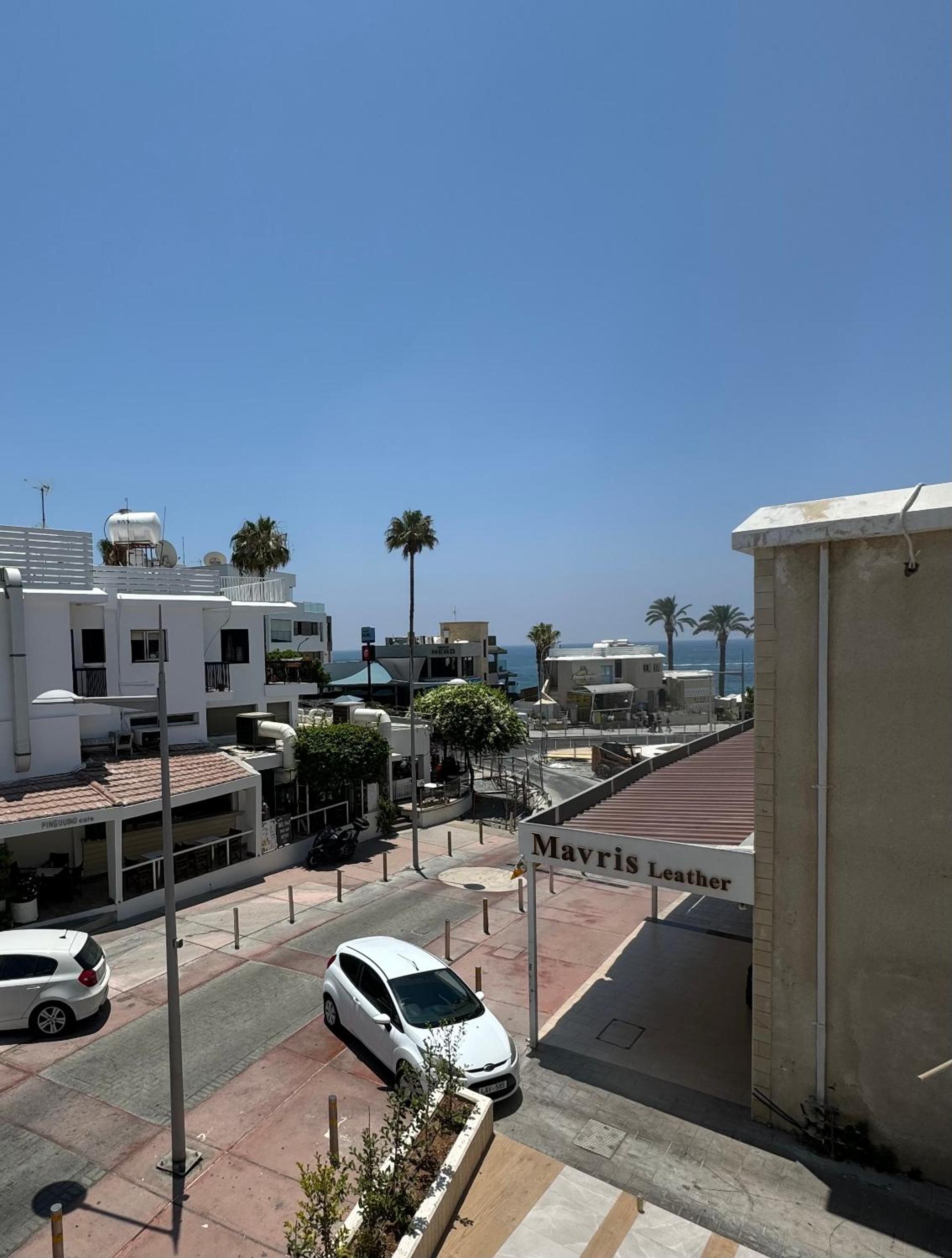 Luxury two bed Kato Pafos flat