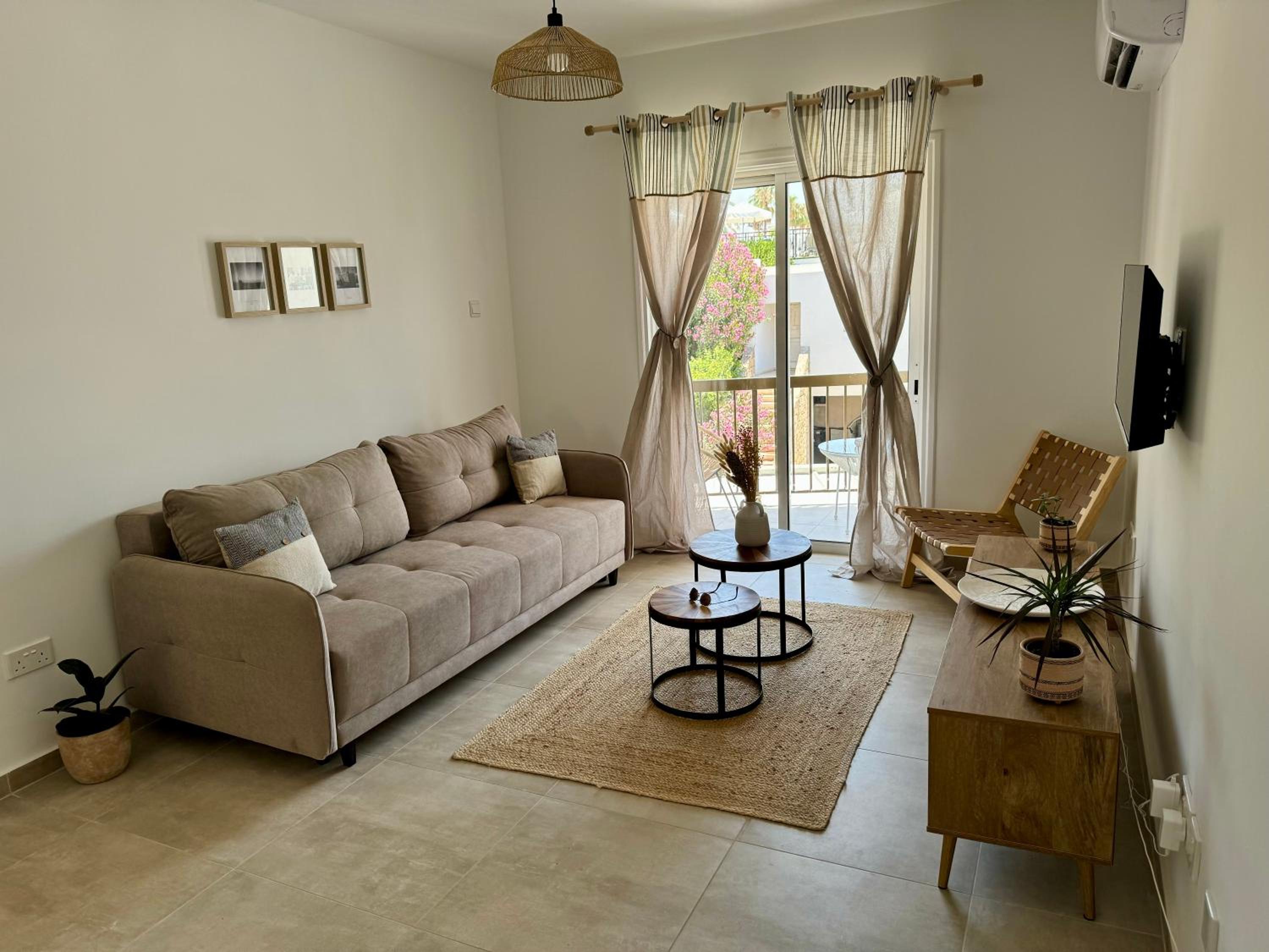 Luxury two bed Kato Pafos flat