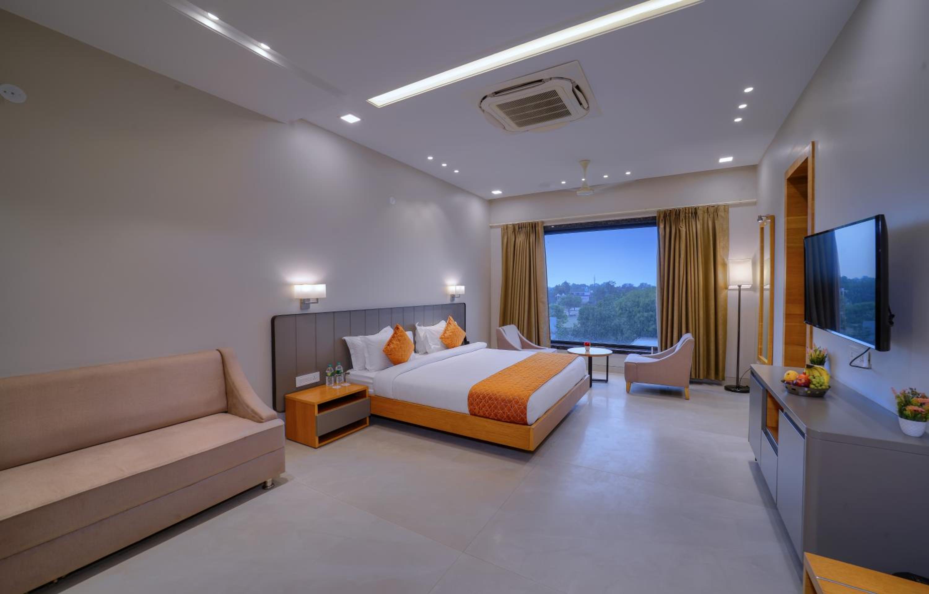 Wingston A TreeHouse Hotel, Barsana view 2