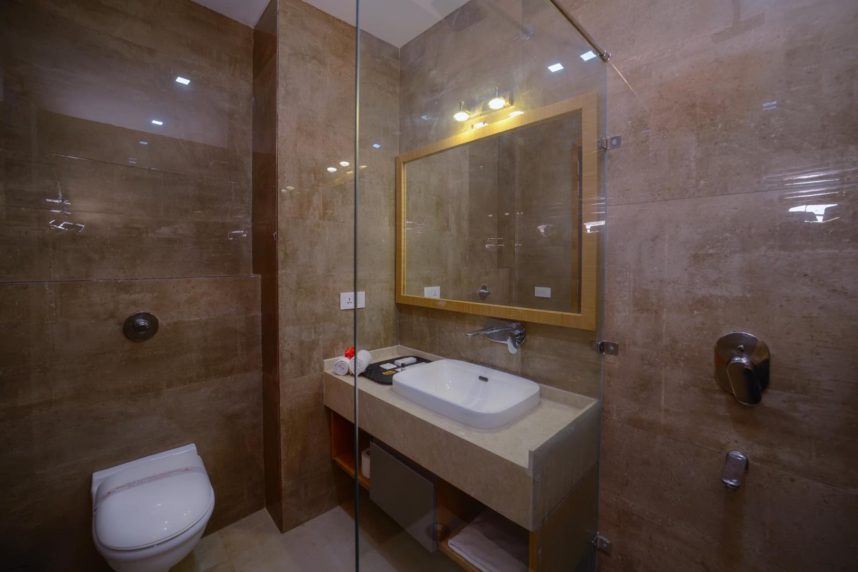 Wingston A TreeHouse Hotel, Barsana view 5