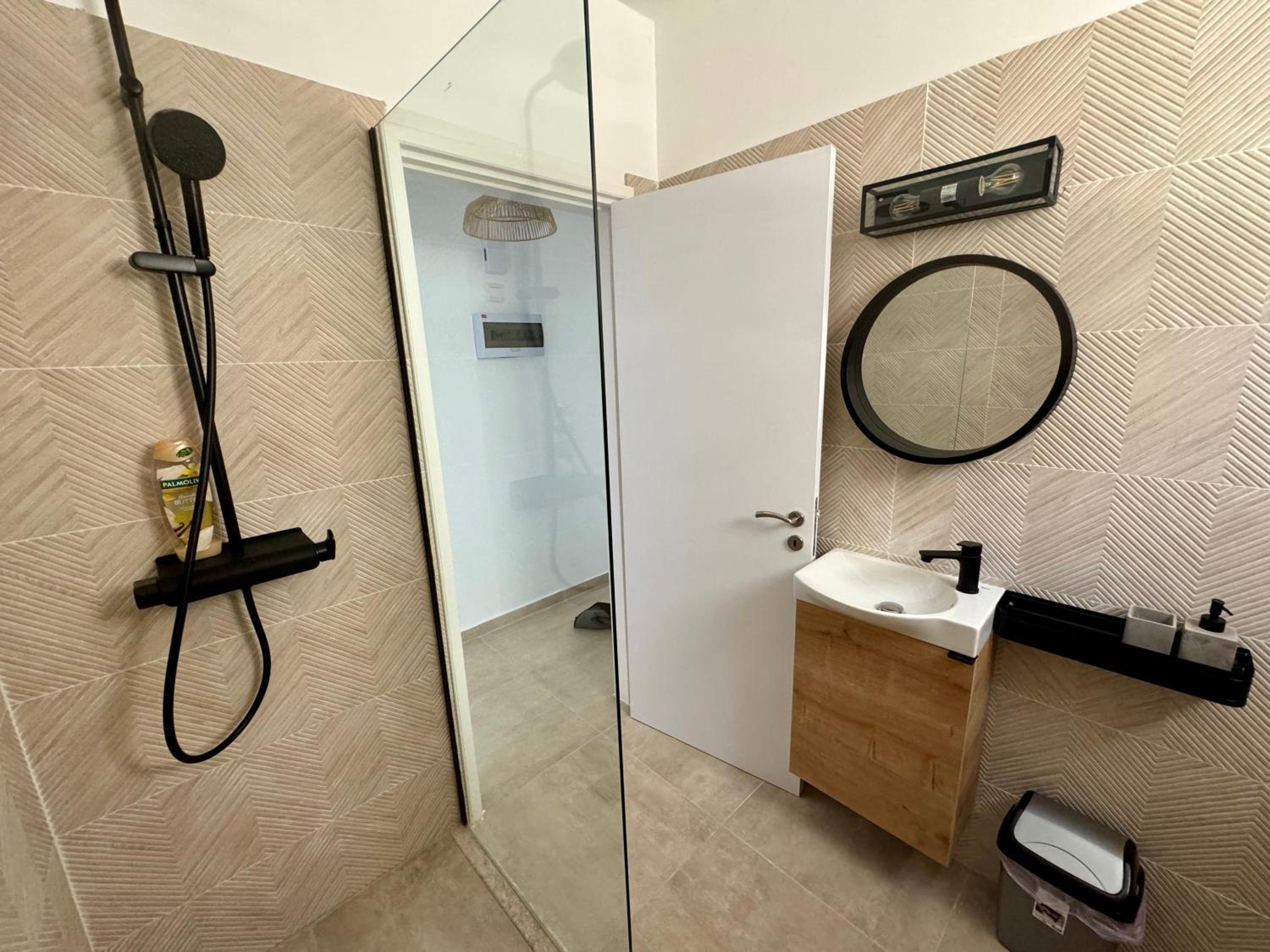 Luxury two bed Kato Pafos flat