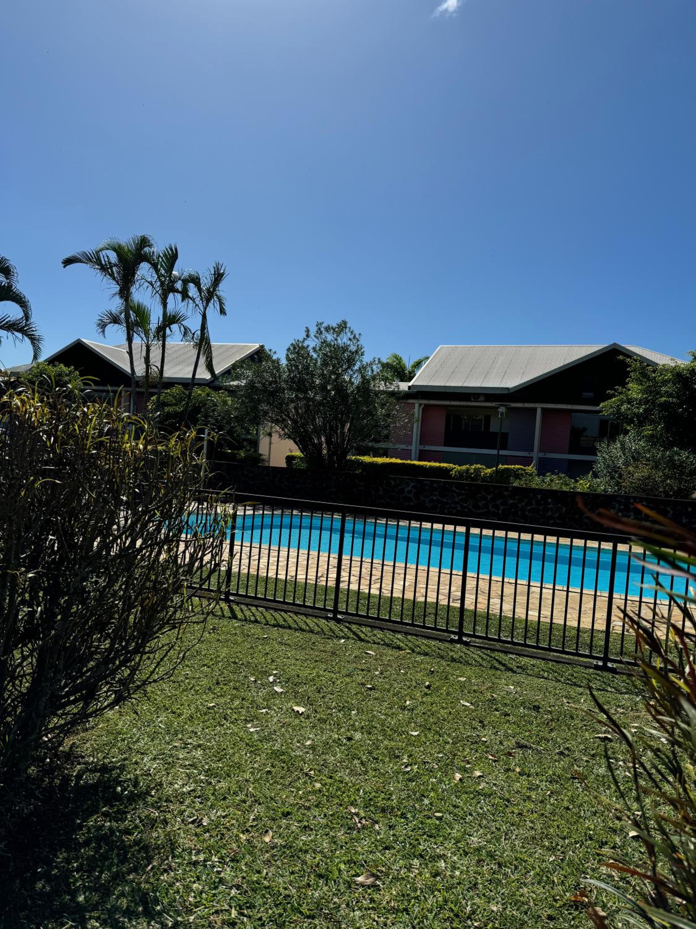 Appartement F2 résidence calme avec piscine SAINT-ANDRE view 5