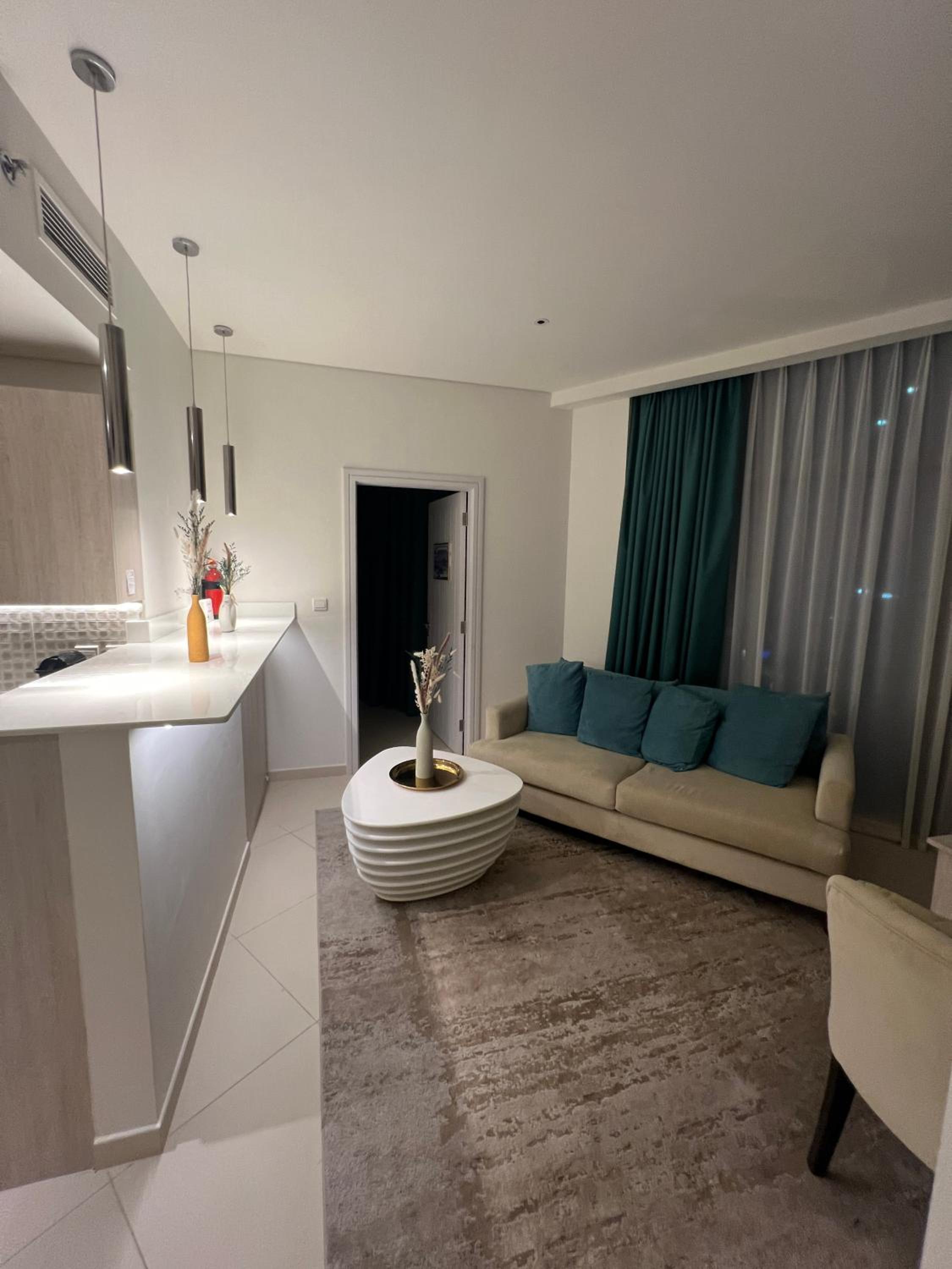 SevenPalm 2BR SeaView RooftopPool privBeach