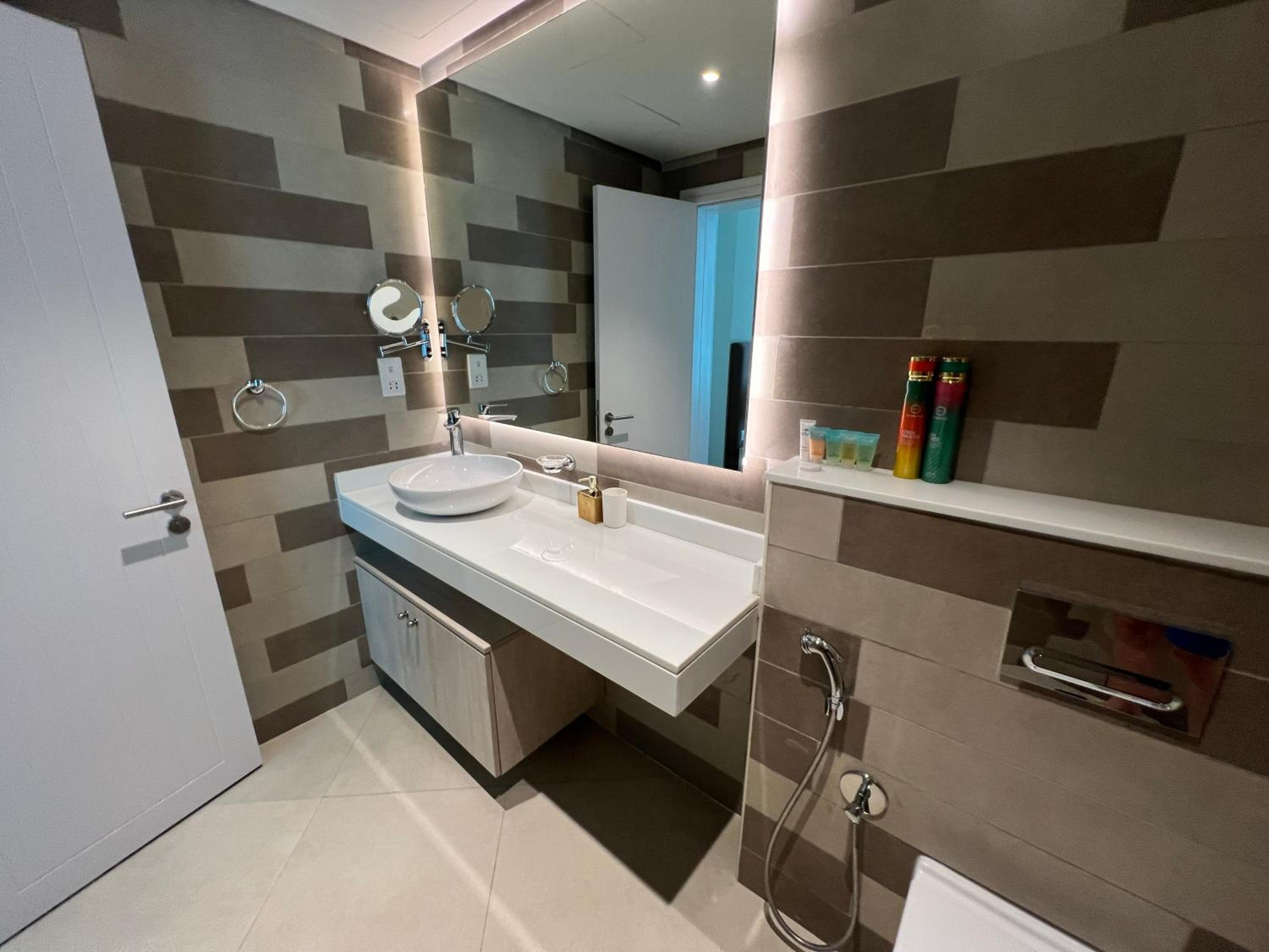SevenPalm 2BR SeaView RooftopPool privBeach