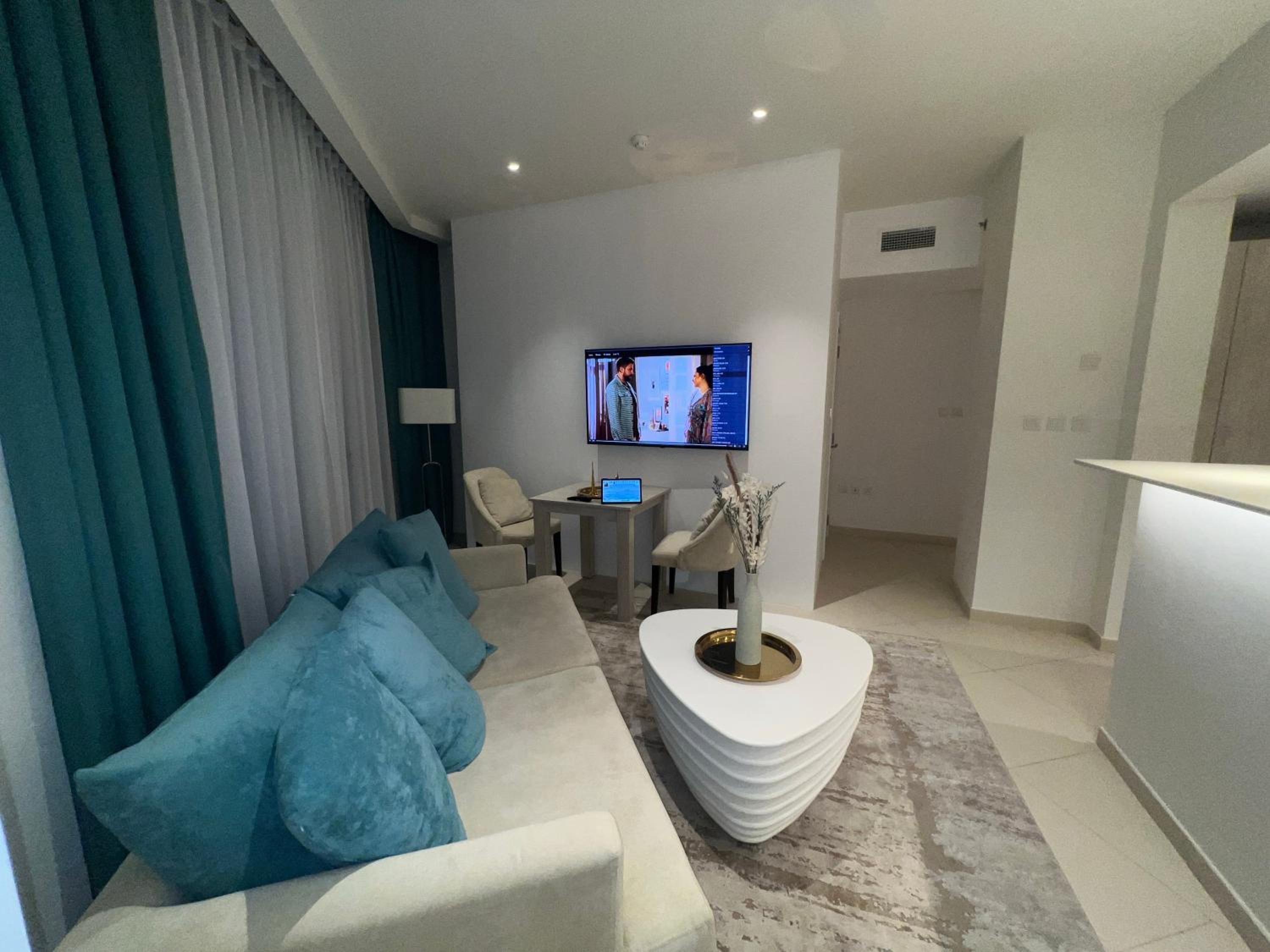 SevenPalm 2BR SeaView RooftopPool privBeach