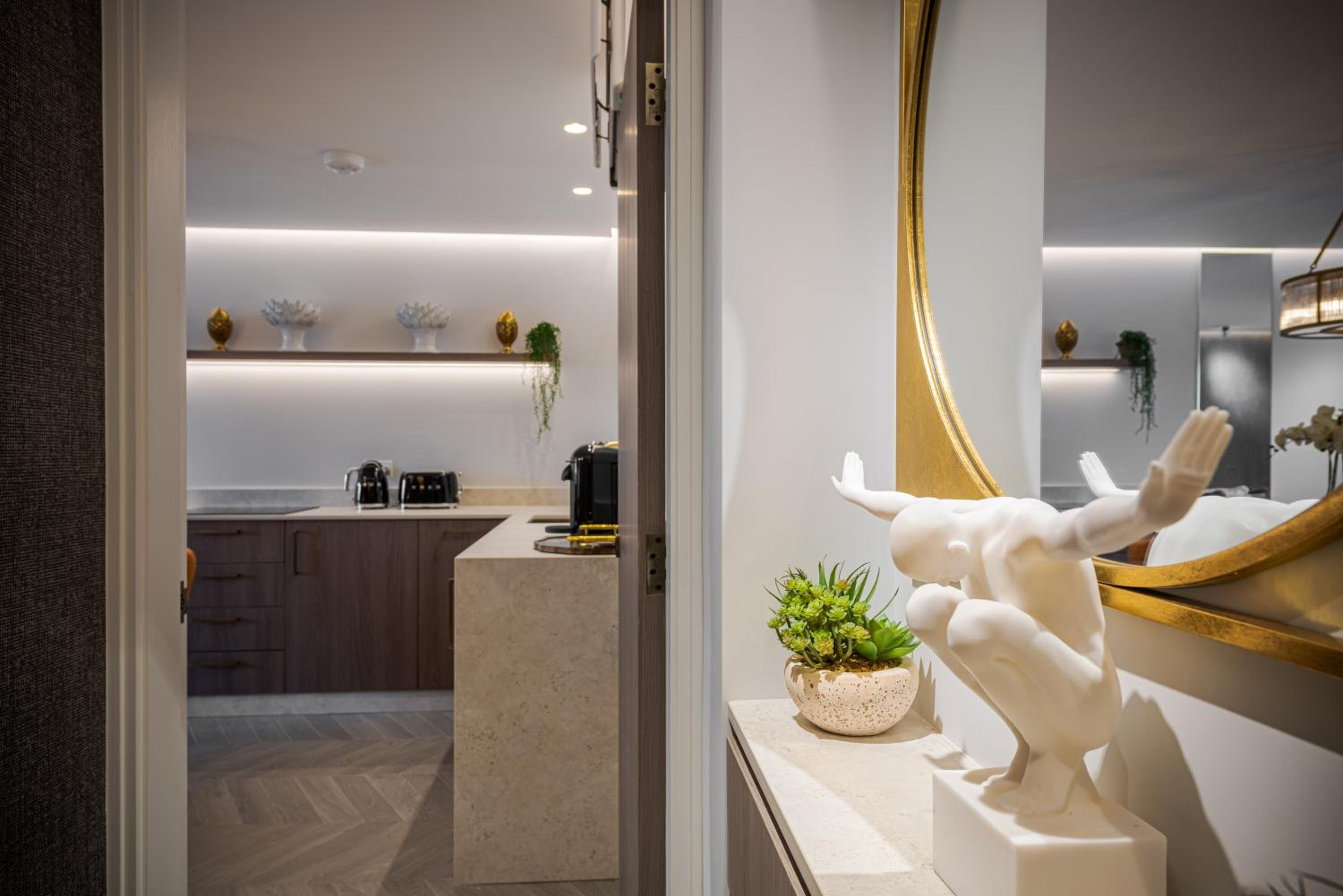 Luxurious 2Bd 2Bth Apartment in Knightsbridge with AC