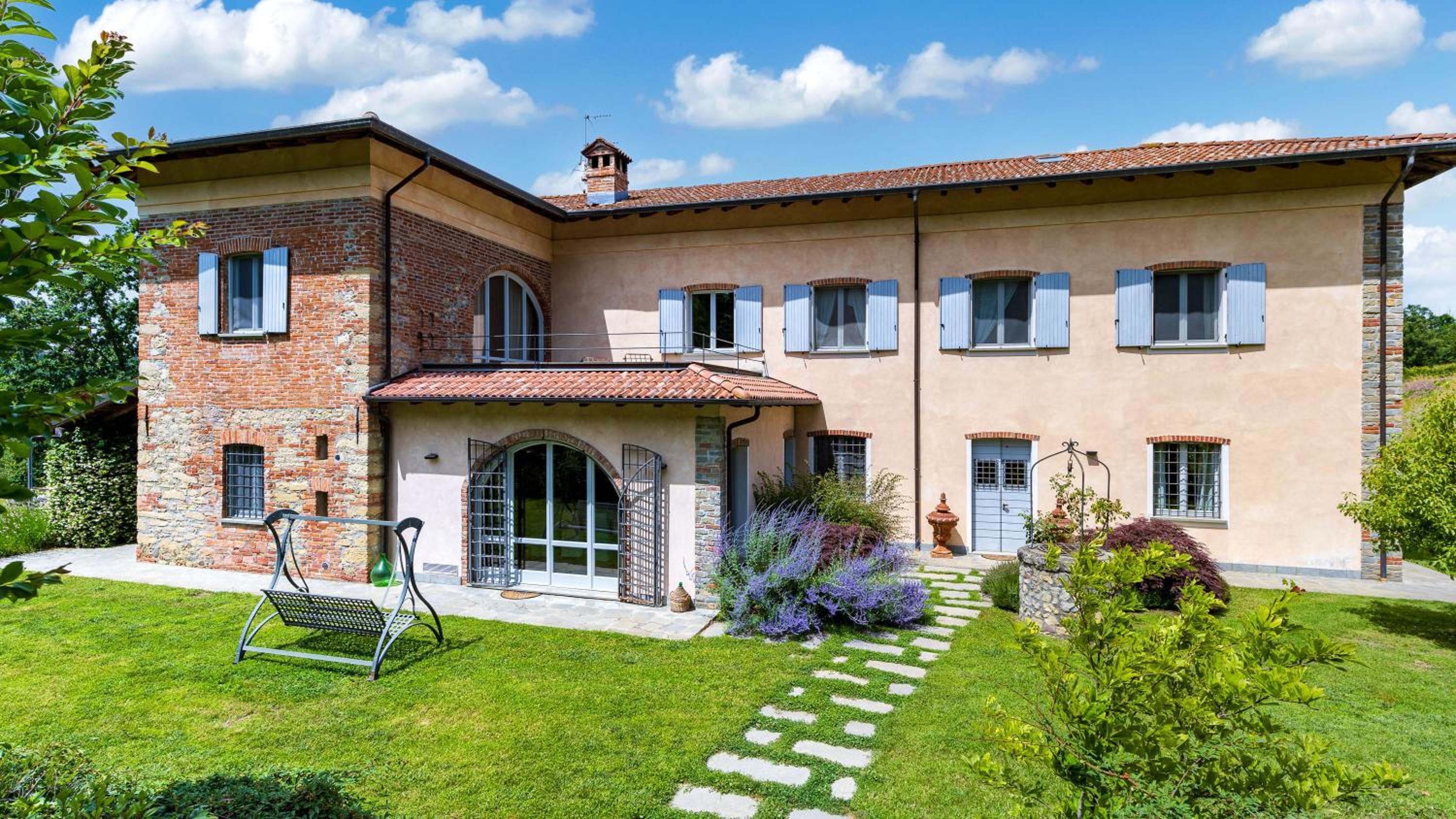 CASCINA MOGLIA 8&1, Emma Villas view 2
