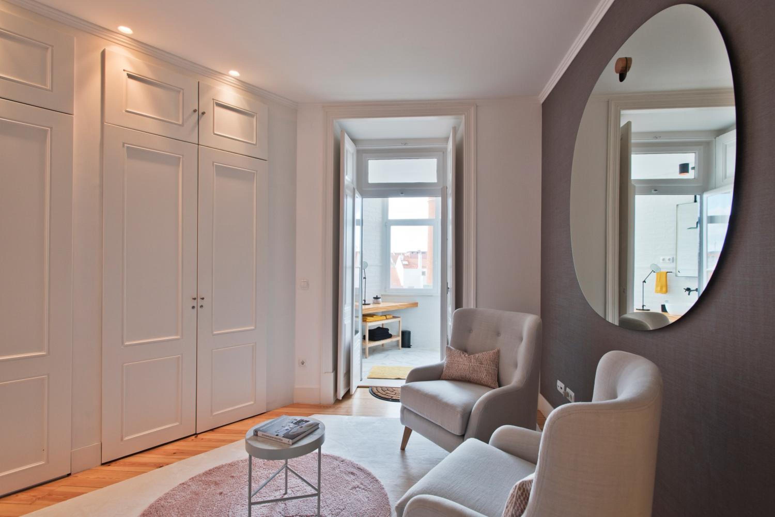 Stylish Estrela Apartment by LovelyStay