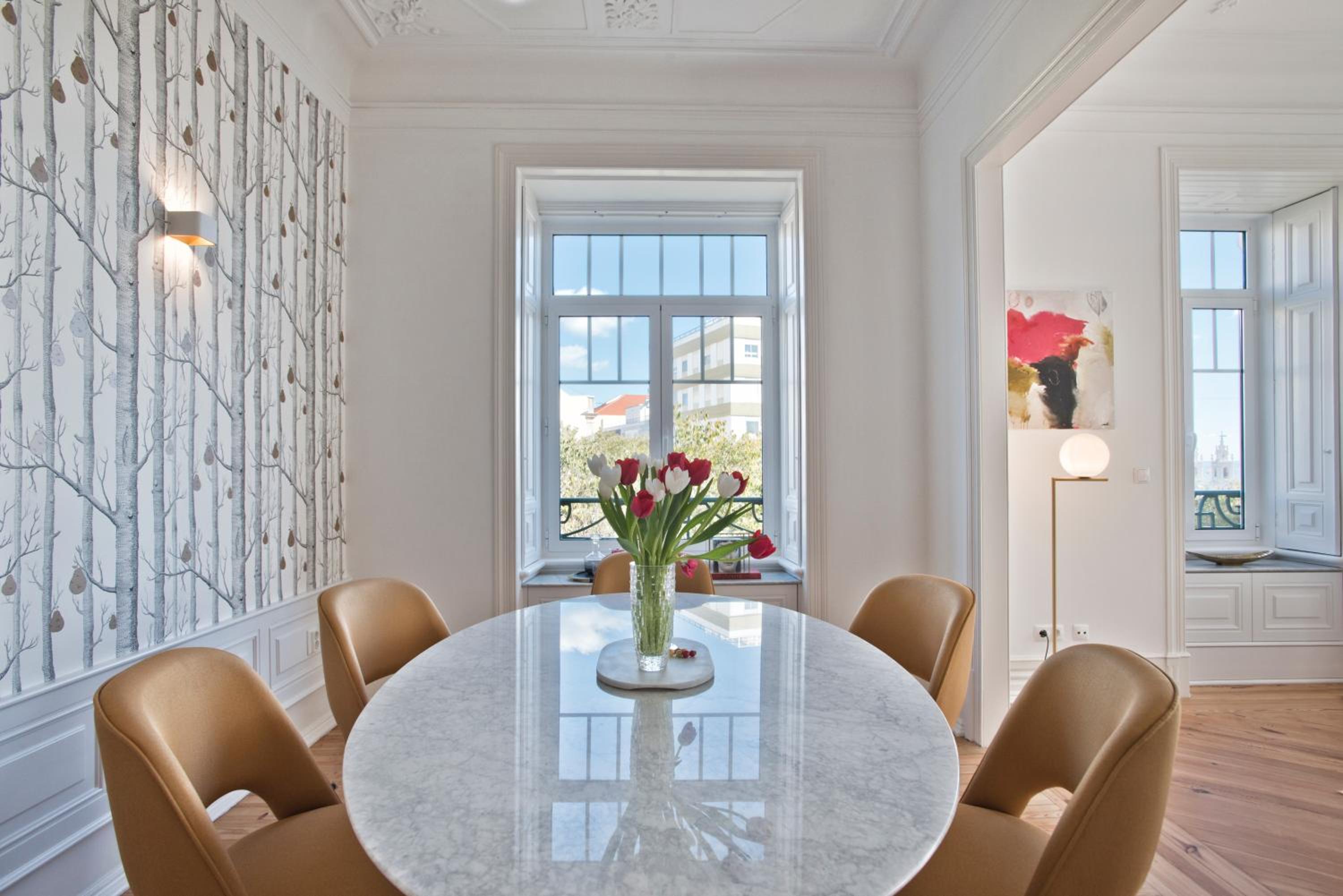 Stylish Estrela Apartment by LovelyStay