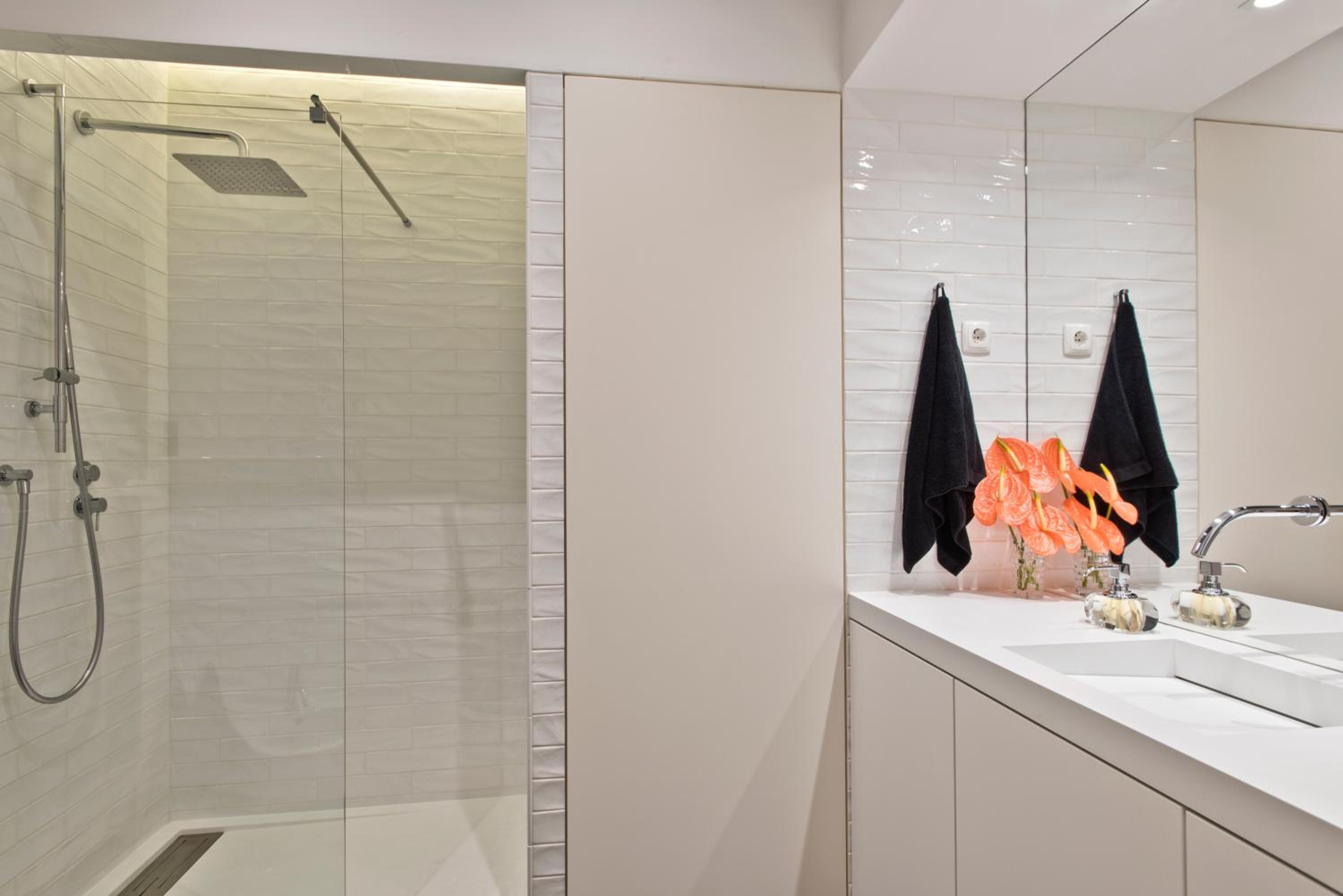 Stylish Estrela Apartment by LovelyStay