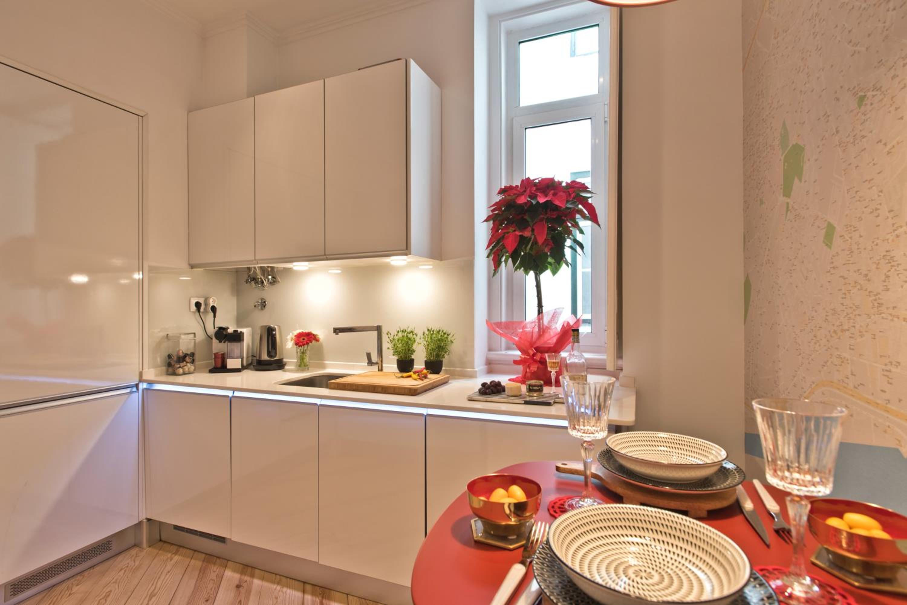 Stylish Estrela Apartment by LovelyStay