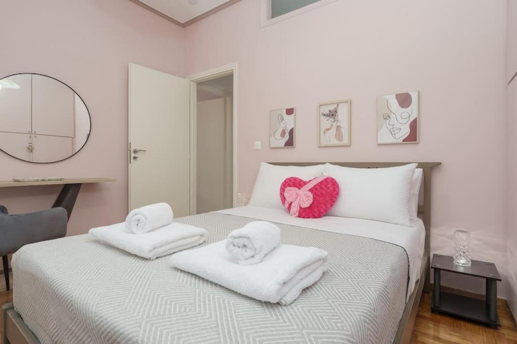 3-bedroom apt near Kallimarmaro!