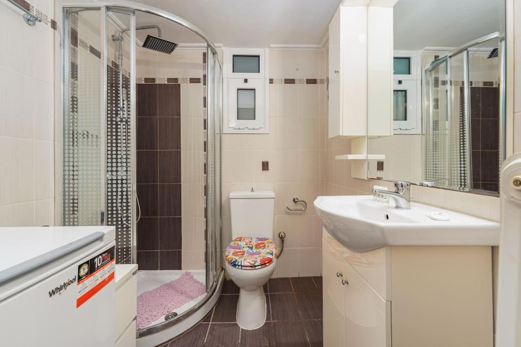 3-bedroom apt near Kallimarmaro!