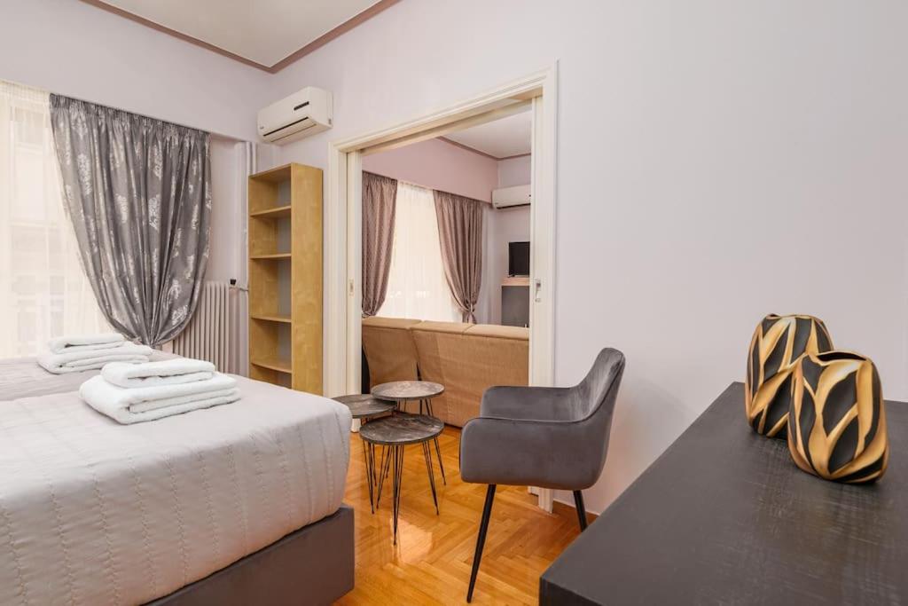 3-bedroom apt near Kallimarmaro!
