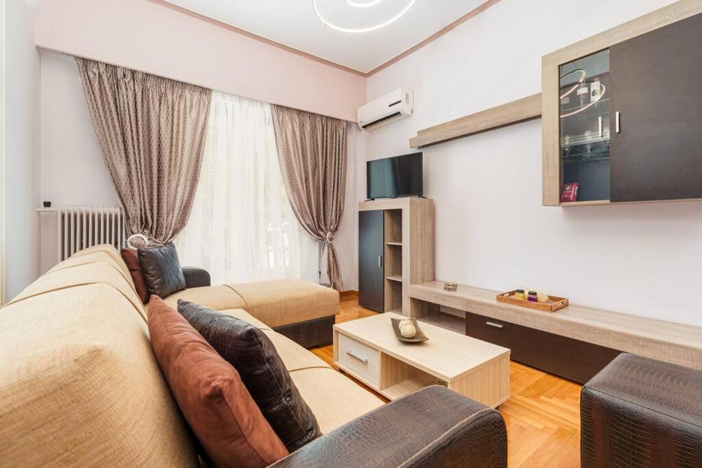 3-bedroom apt near Kallimarmaro!