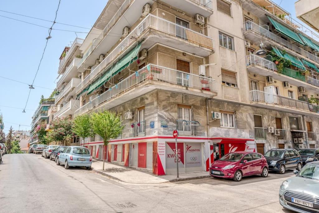 3-bedroom apt near Kallimarmaro!