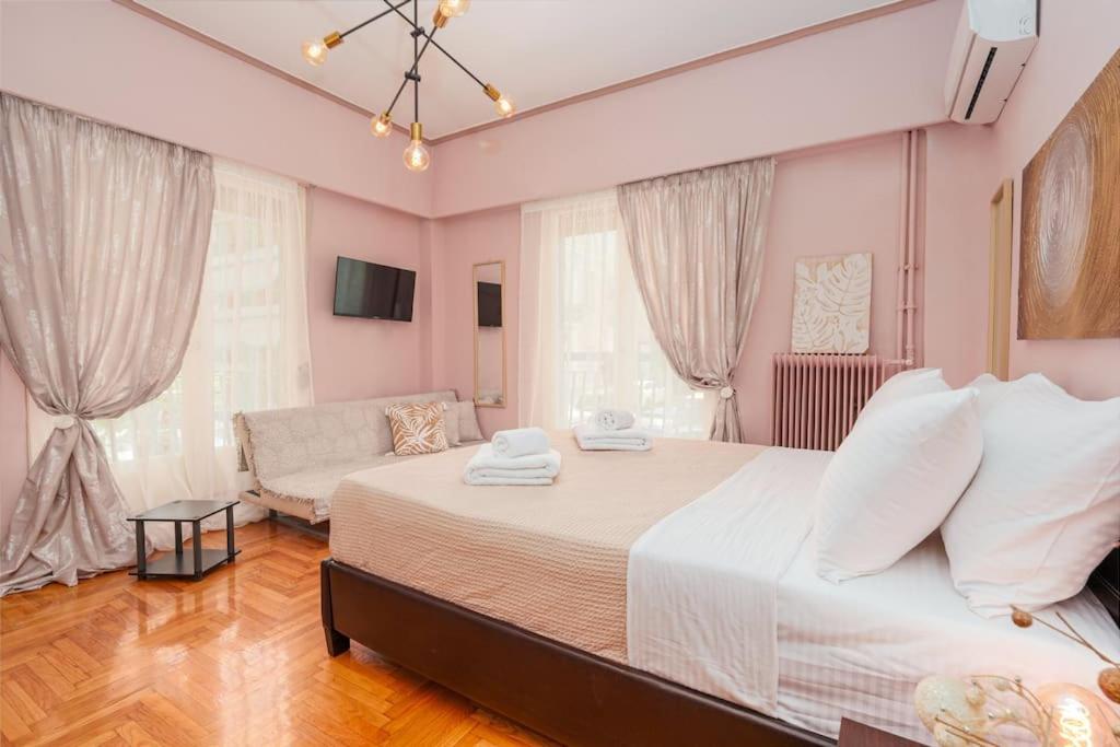 3-bedroom apt near Kallimarmaro!