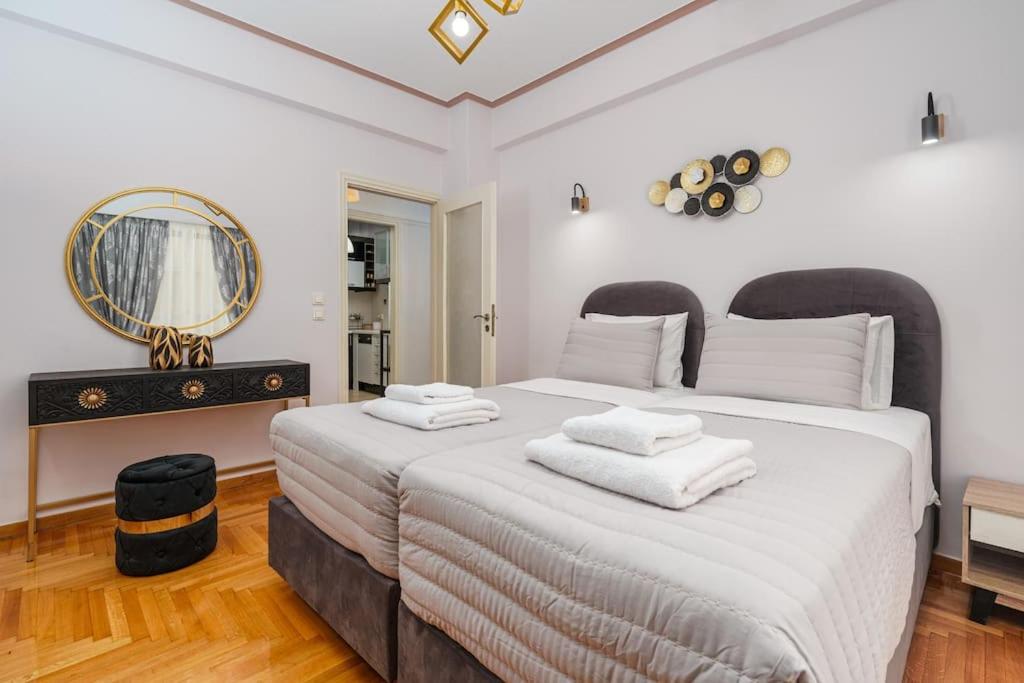 3-bedroom apt near Kallimarmaro!