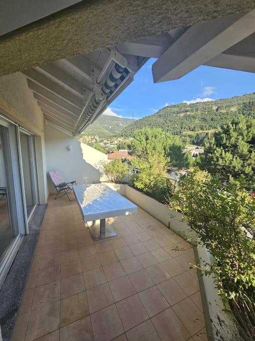 Stunning Apartment next to Sion