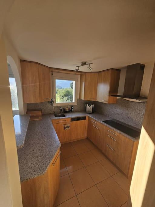 Stunning Apartment next to Sion