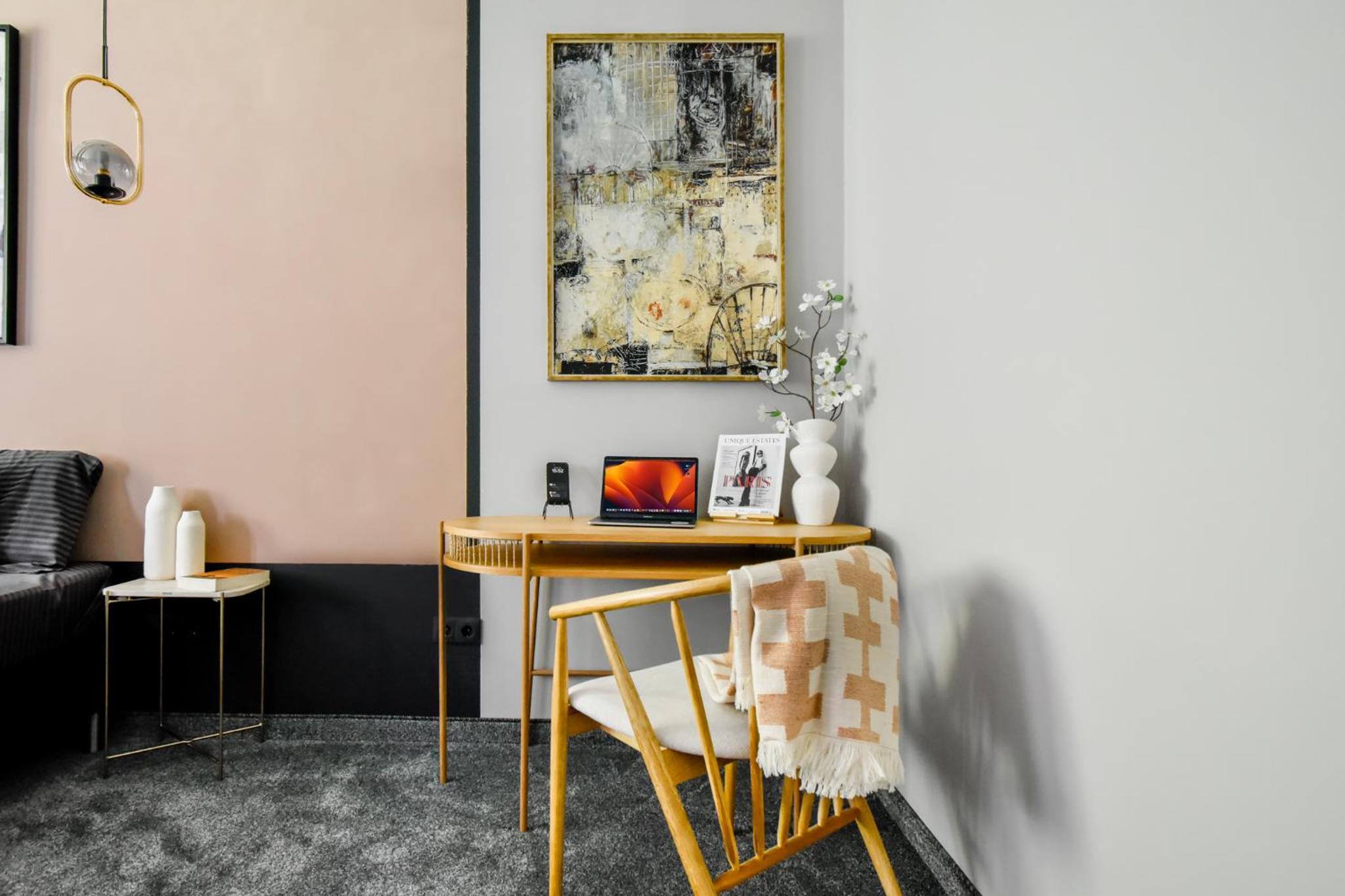 Duplex - Main Street Area - AC - Netflix - Desk
