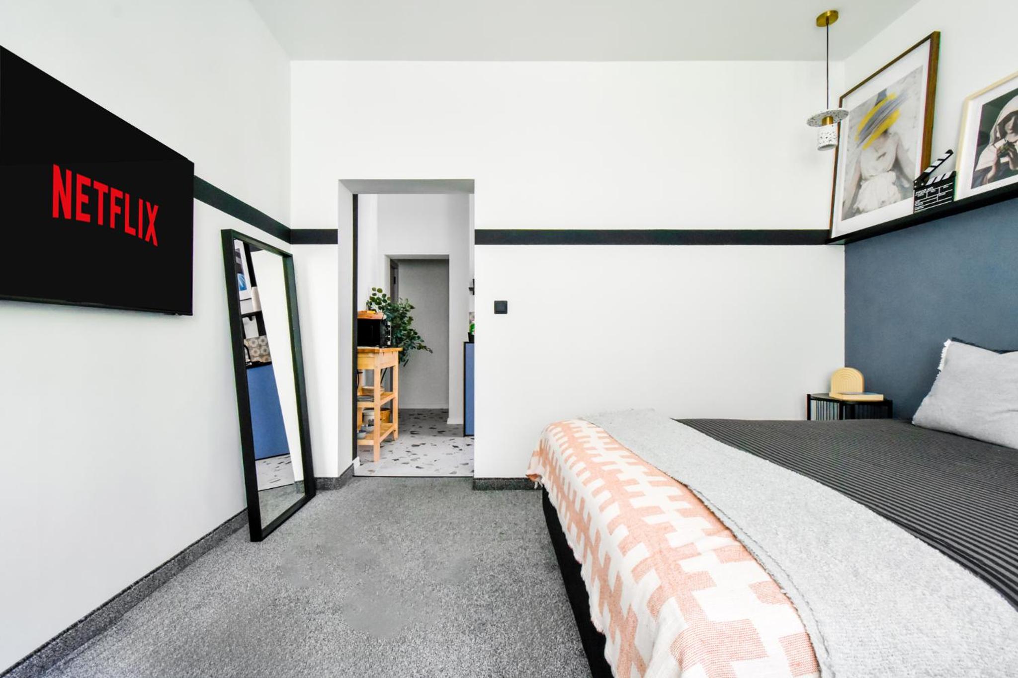 Duplex - Main Street Area - AC - Netflix - Desk